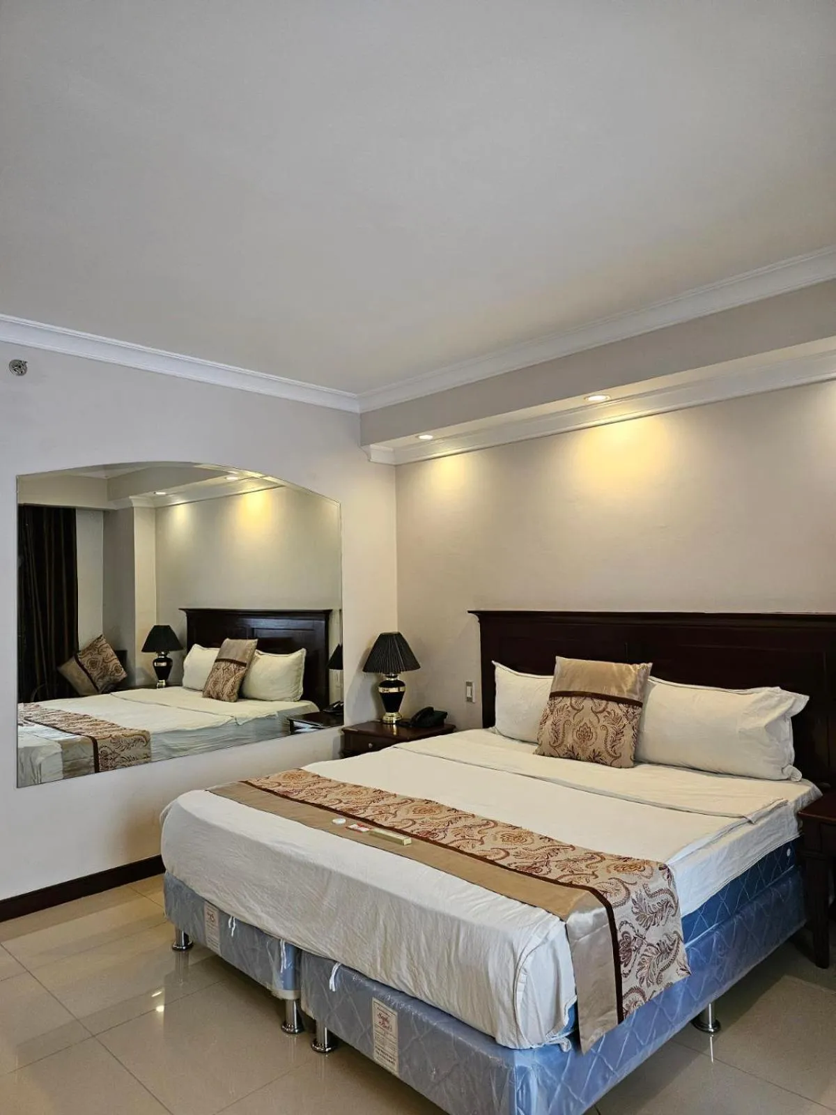 Photo of the whole room, Bed in Valentino's Hotel