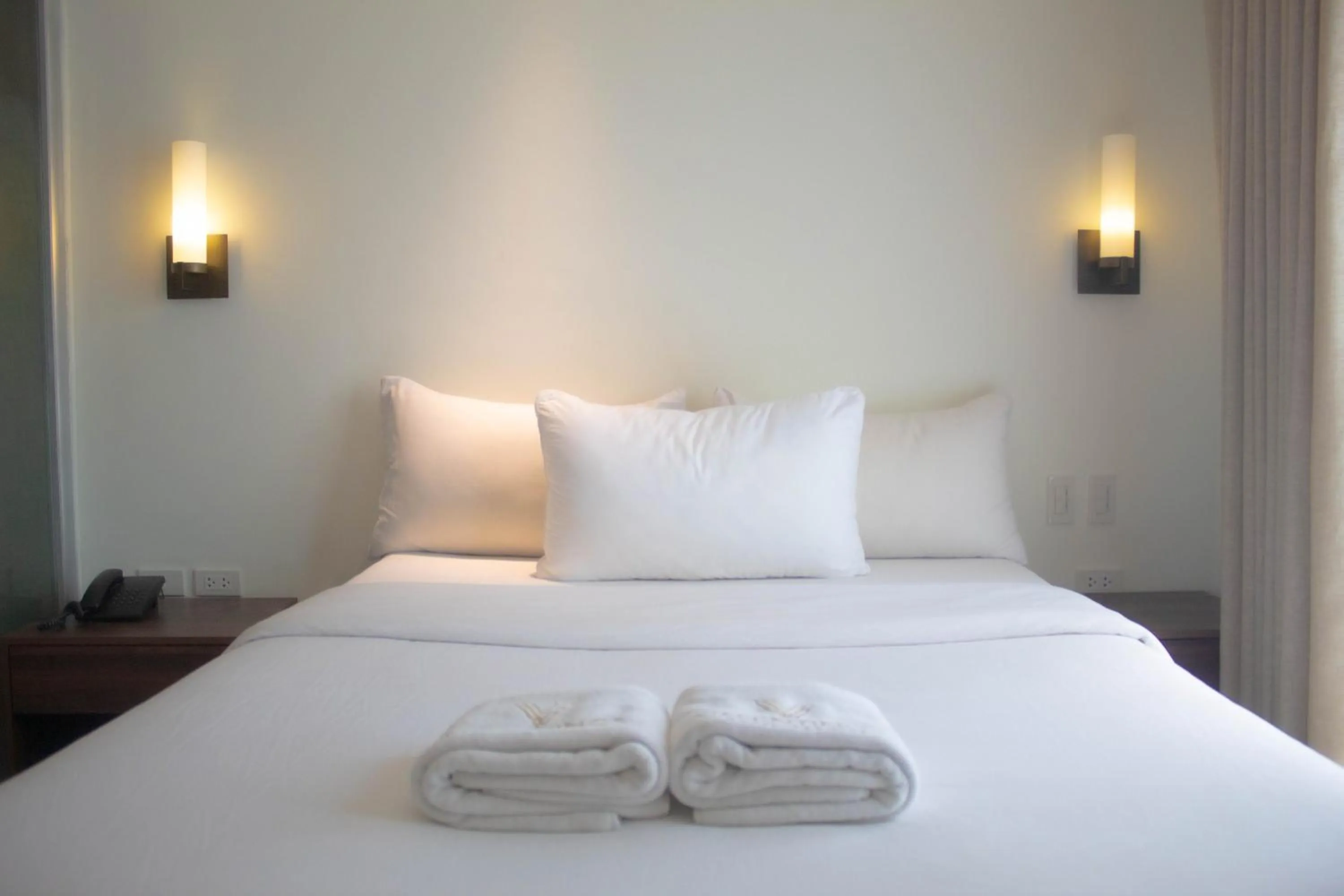 Bedroom, Bed in Valentino's Hotel