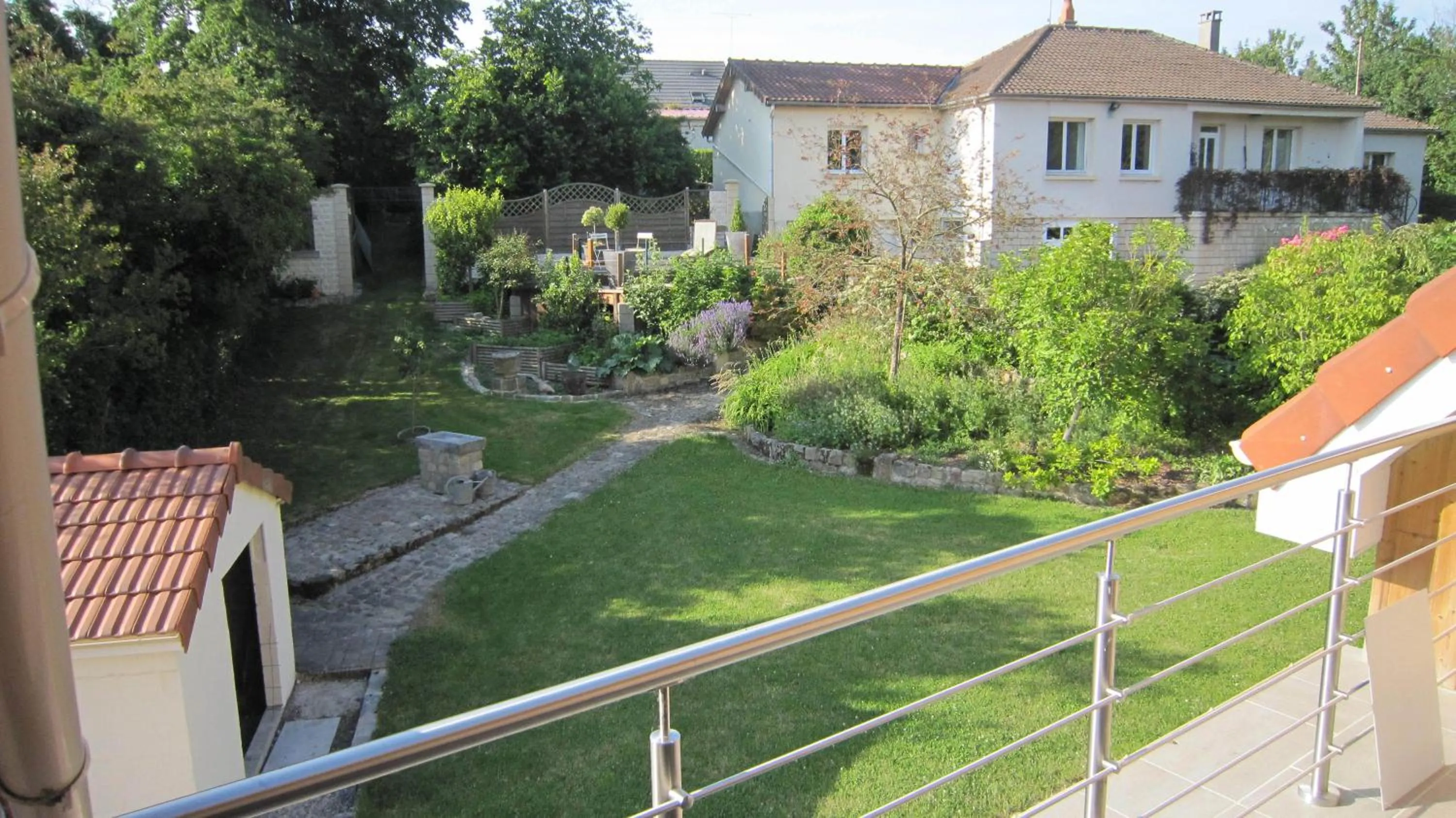 Property building in Au Chardon Bleu