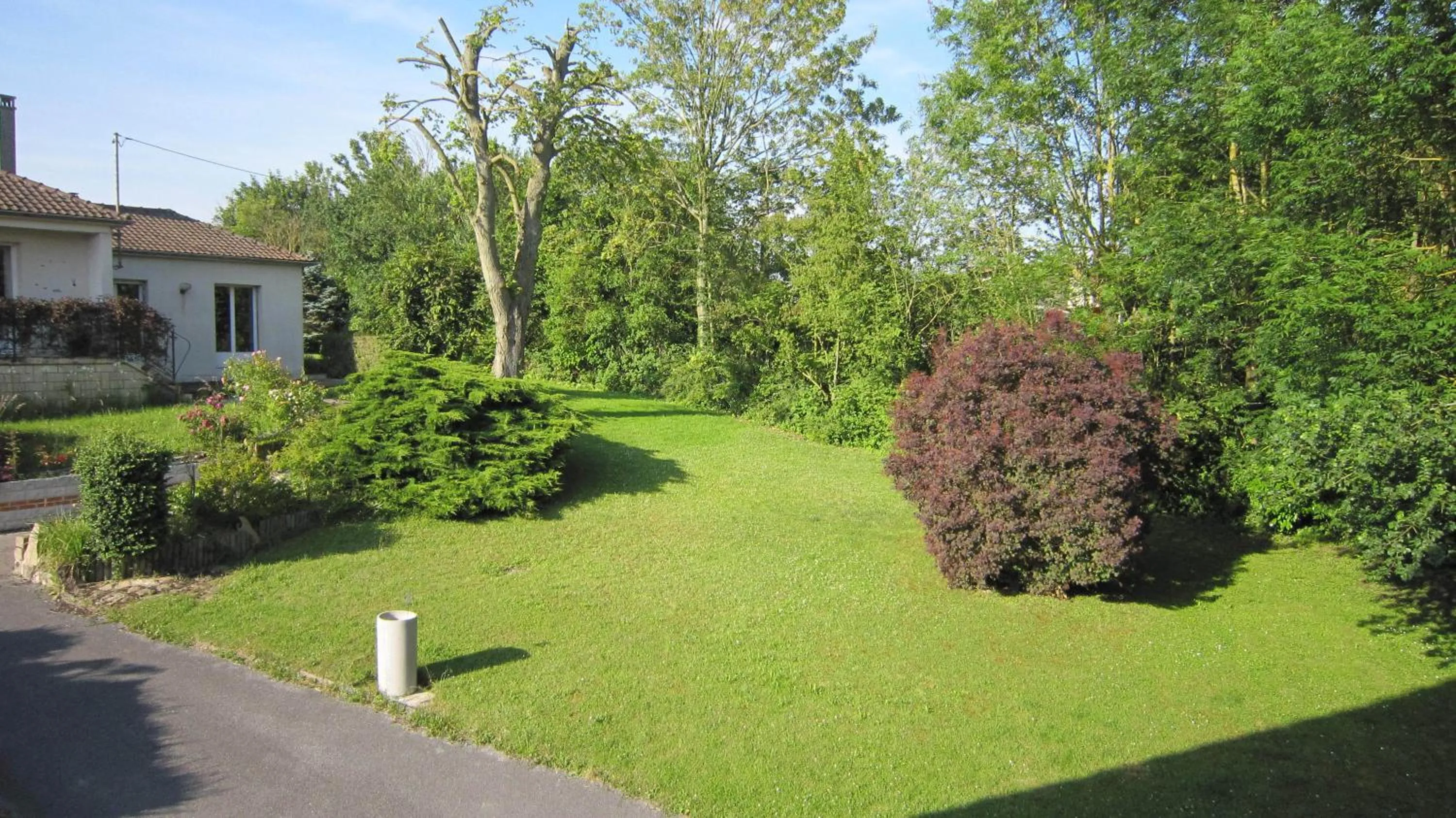 Garden view in Au Chardon Bleu