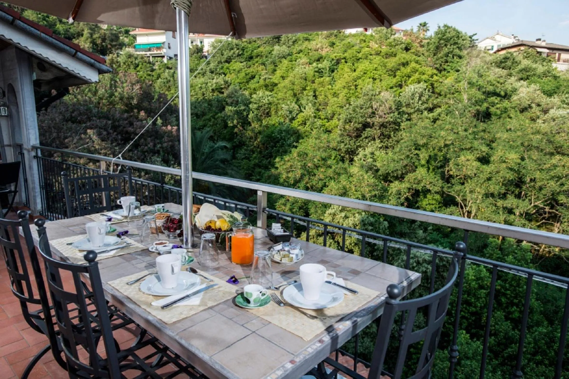 Restaurant/places to eat in Bed & Breakfast Lujocanda