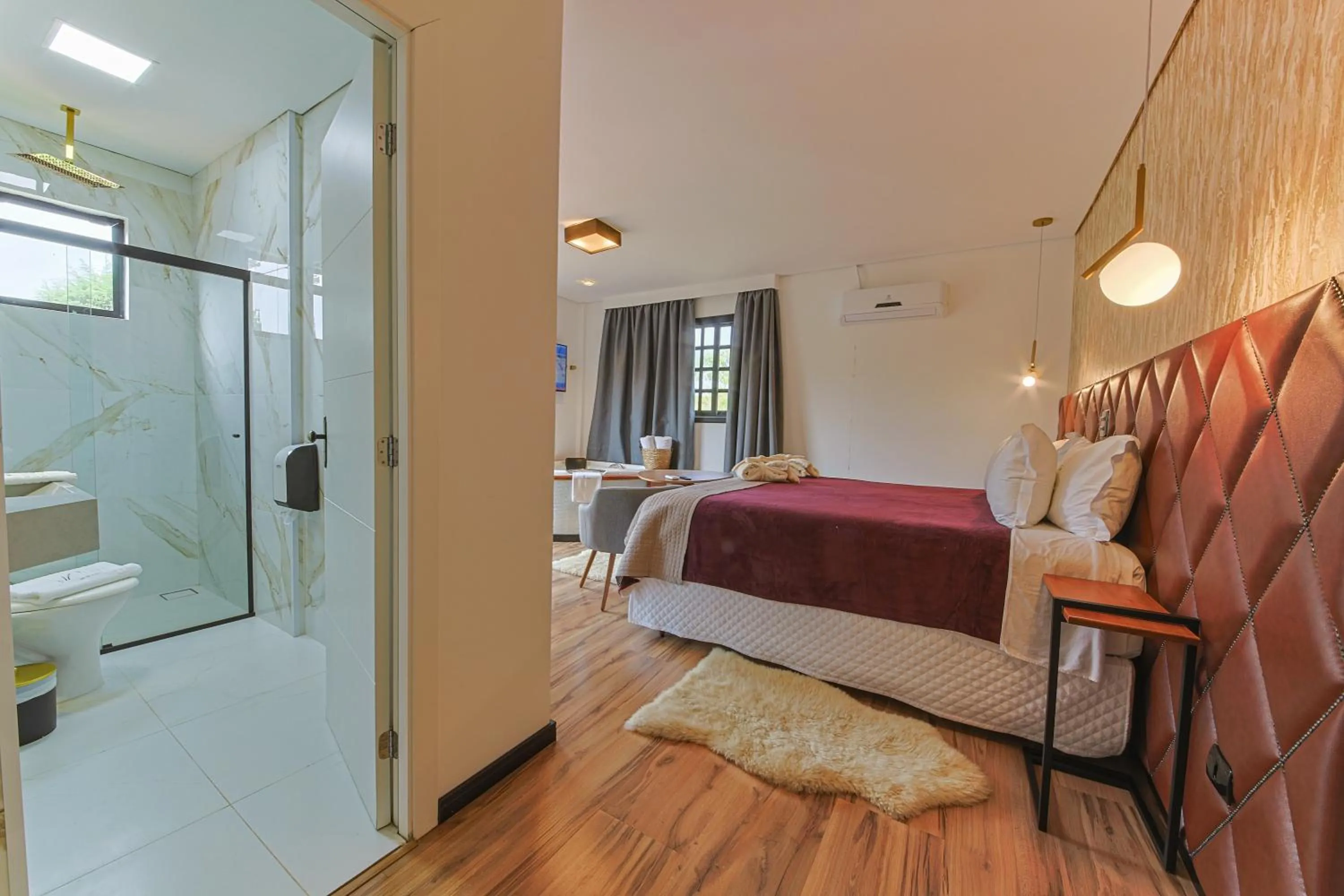 Shower, Bed in La Vita Pousada de Charme