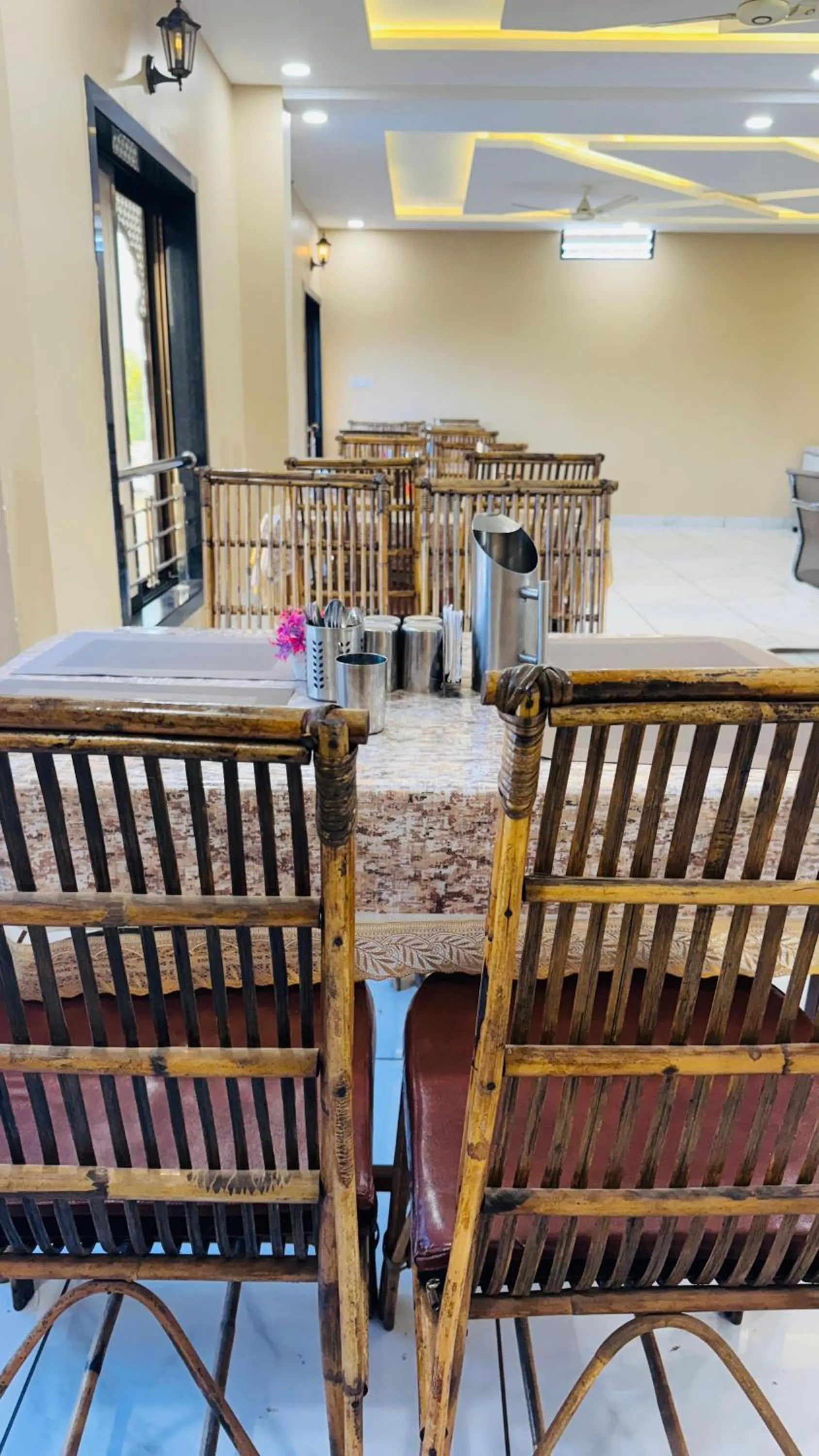 Restaurant/places to eat in Hotel Ratnam Palace Maheshwar