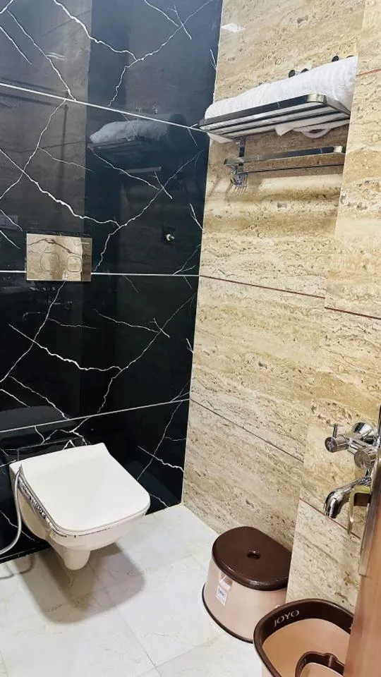 Shower in Hotel Ratnam Palace Maheshwar
