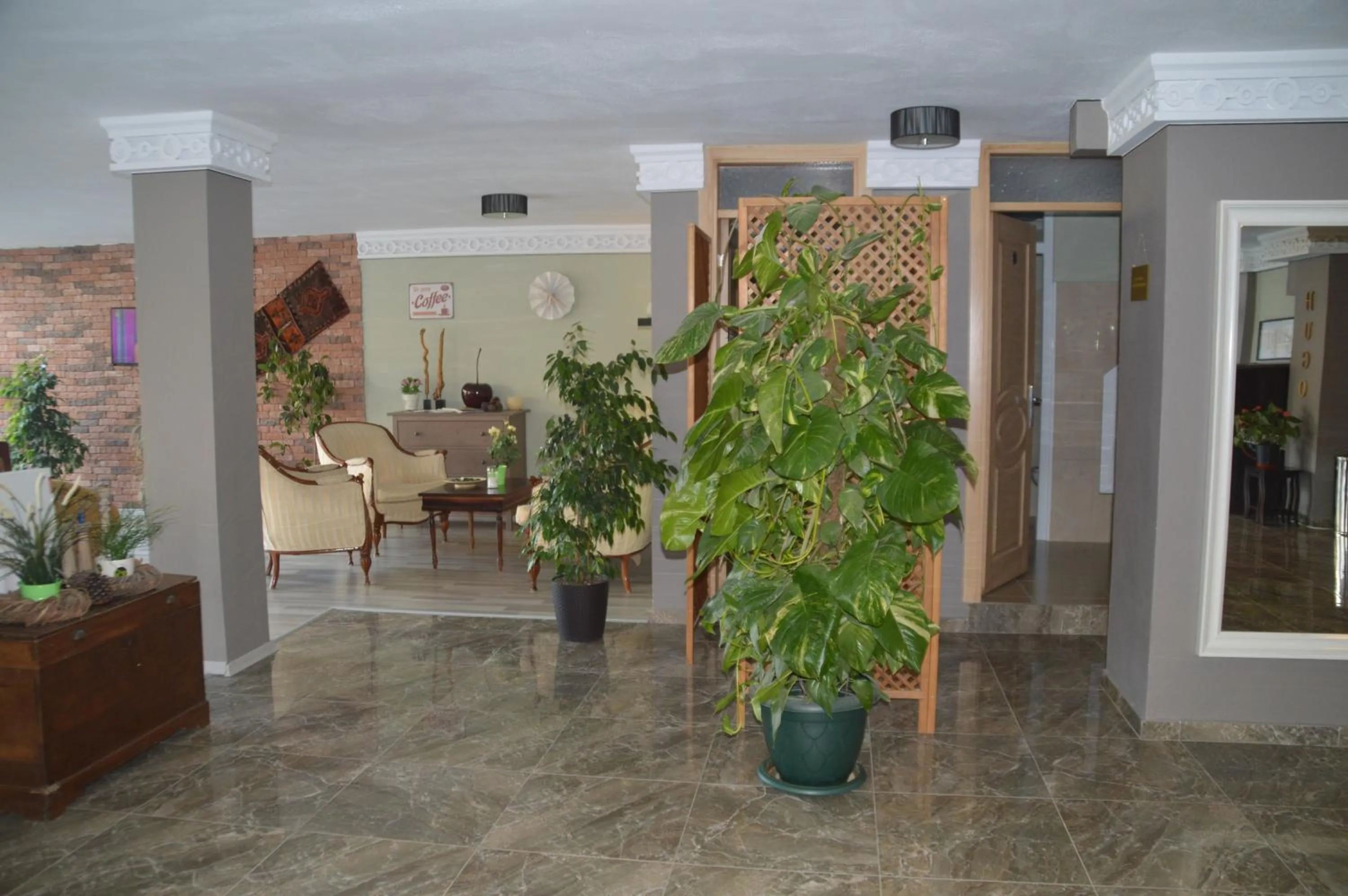 Communal lounge/ TV room in Hotel Hugo