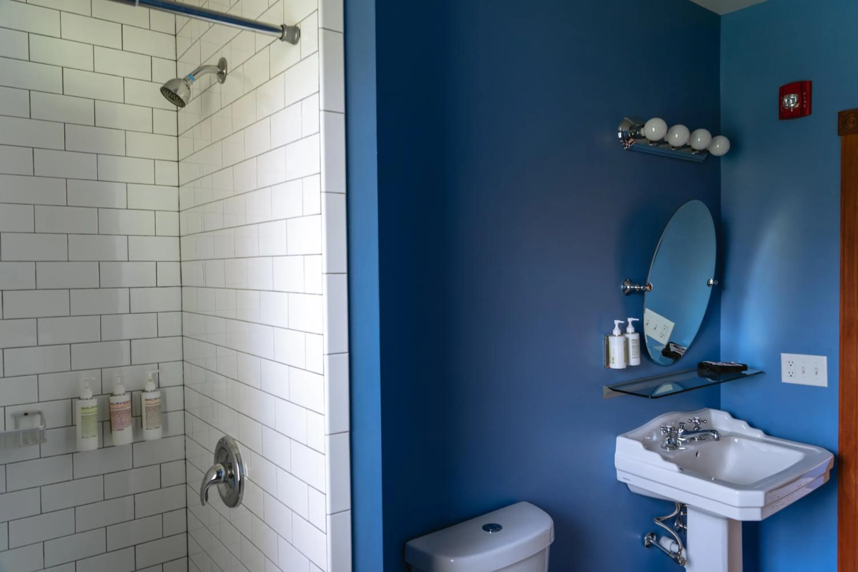 Shower in The North Branch Inn