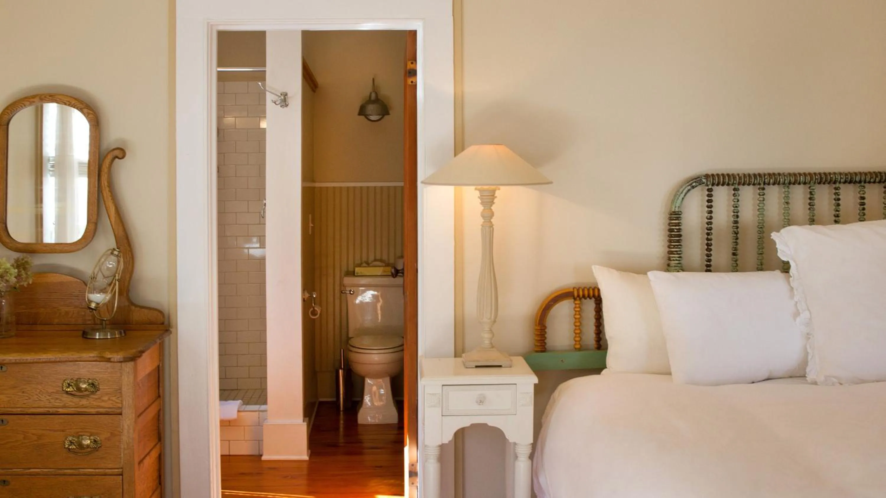 Bed in The North Branch Inn