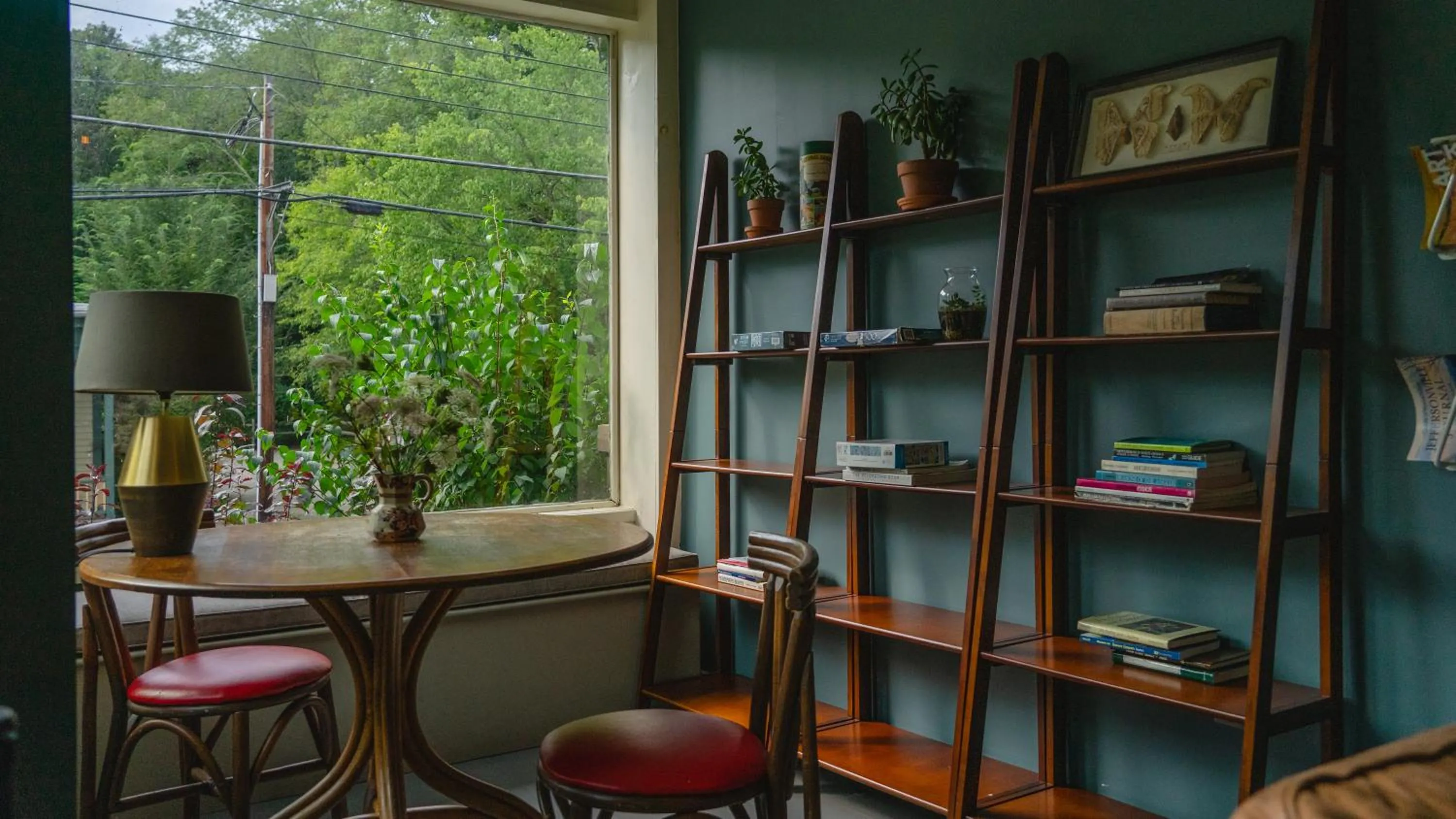 Communal lounge/ TV room in The North Branch Inn