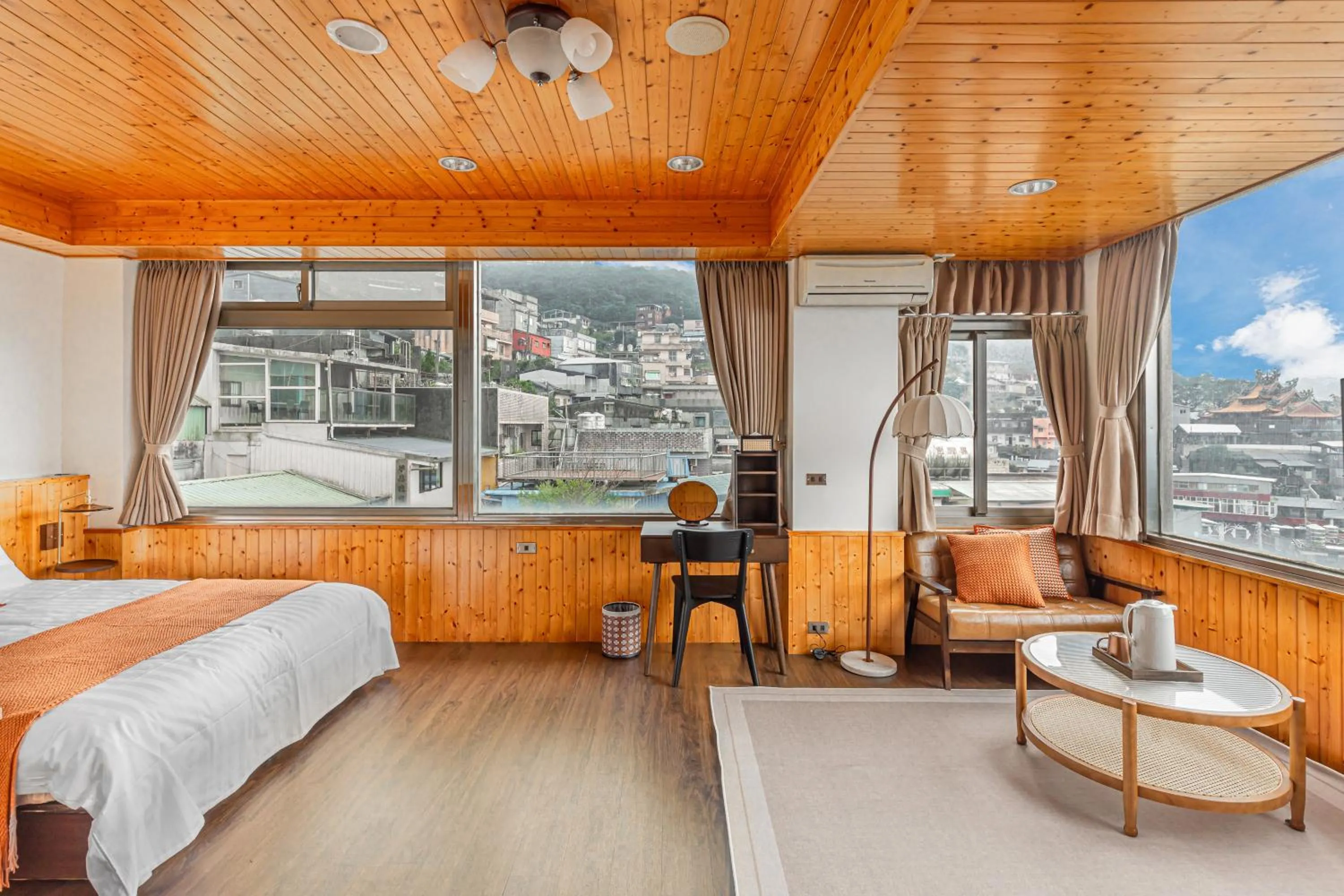 Bed in Jiufen Nostalgic Inn