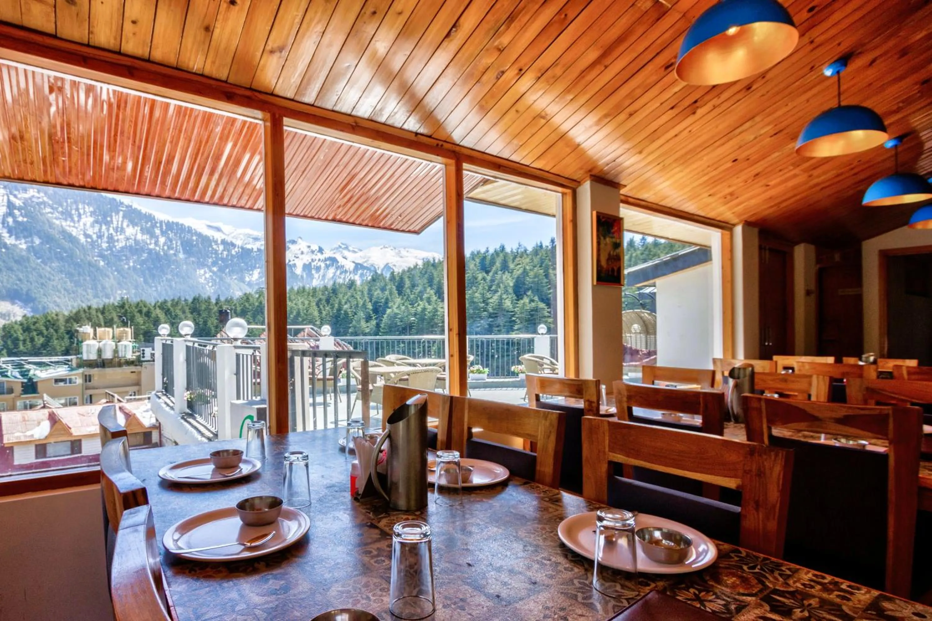 Restaurant/places to eat in Hotel Greenfields