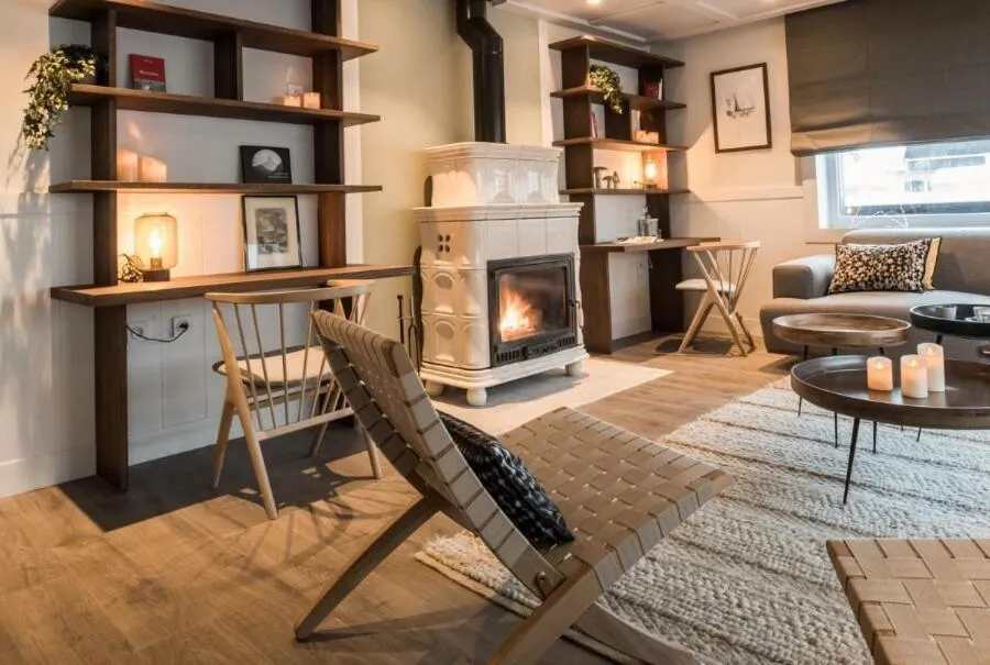 fireplace in Chalet hôtel le Whymper