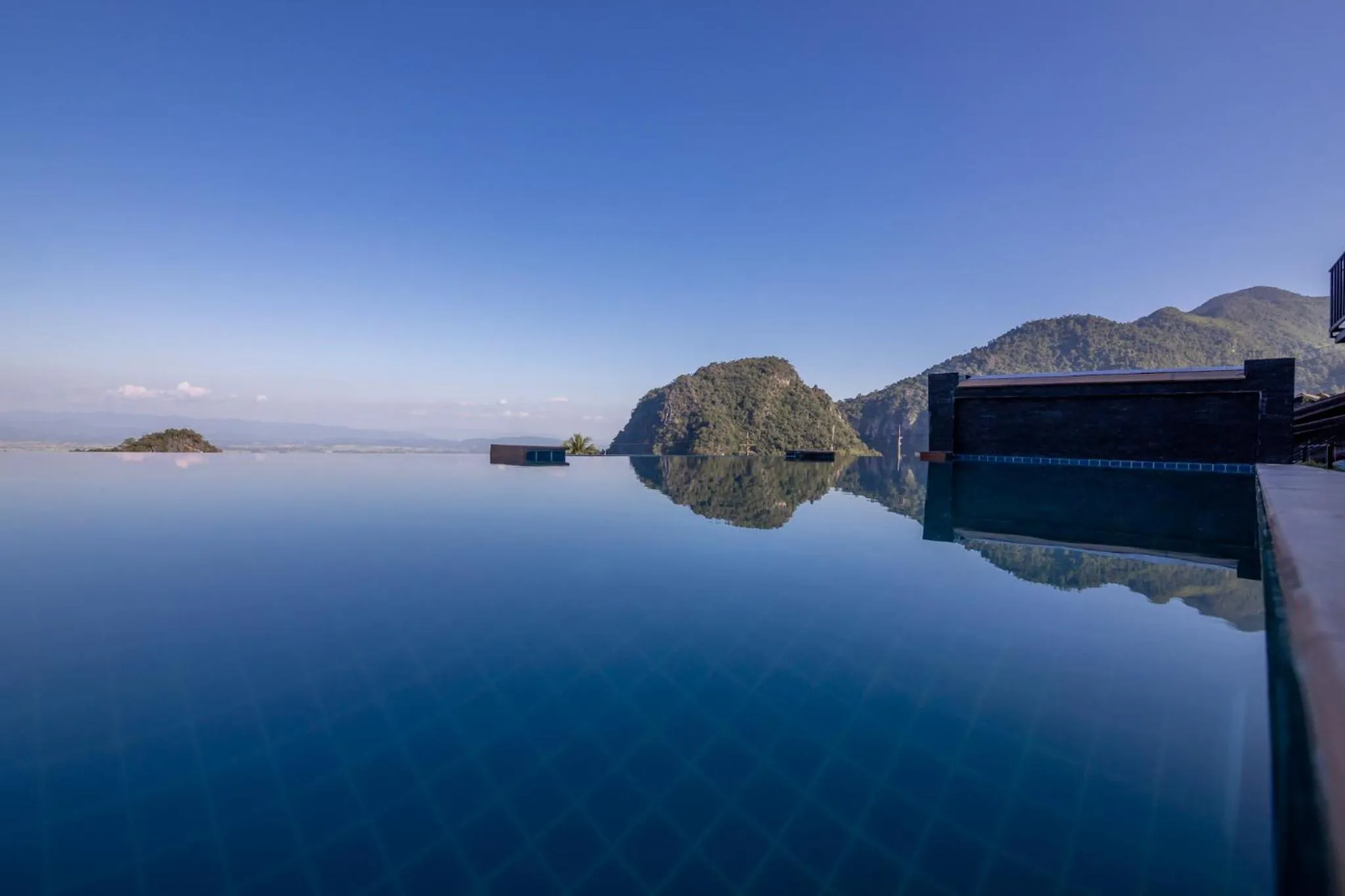 Pool view in Oasis Phamee