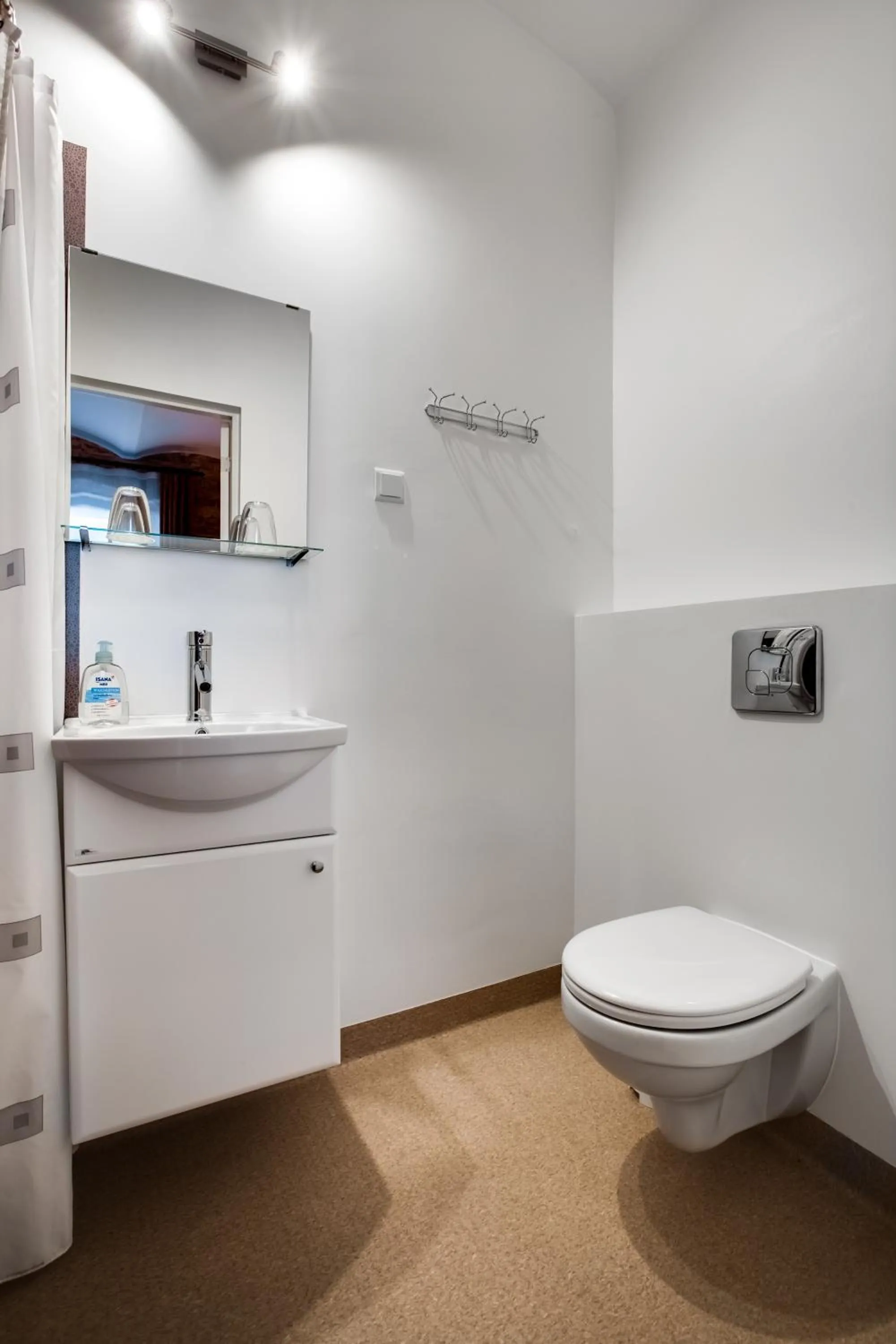 Shower in Janne Hotel with Self Check-in