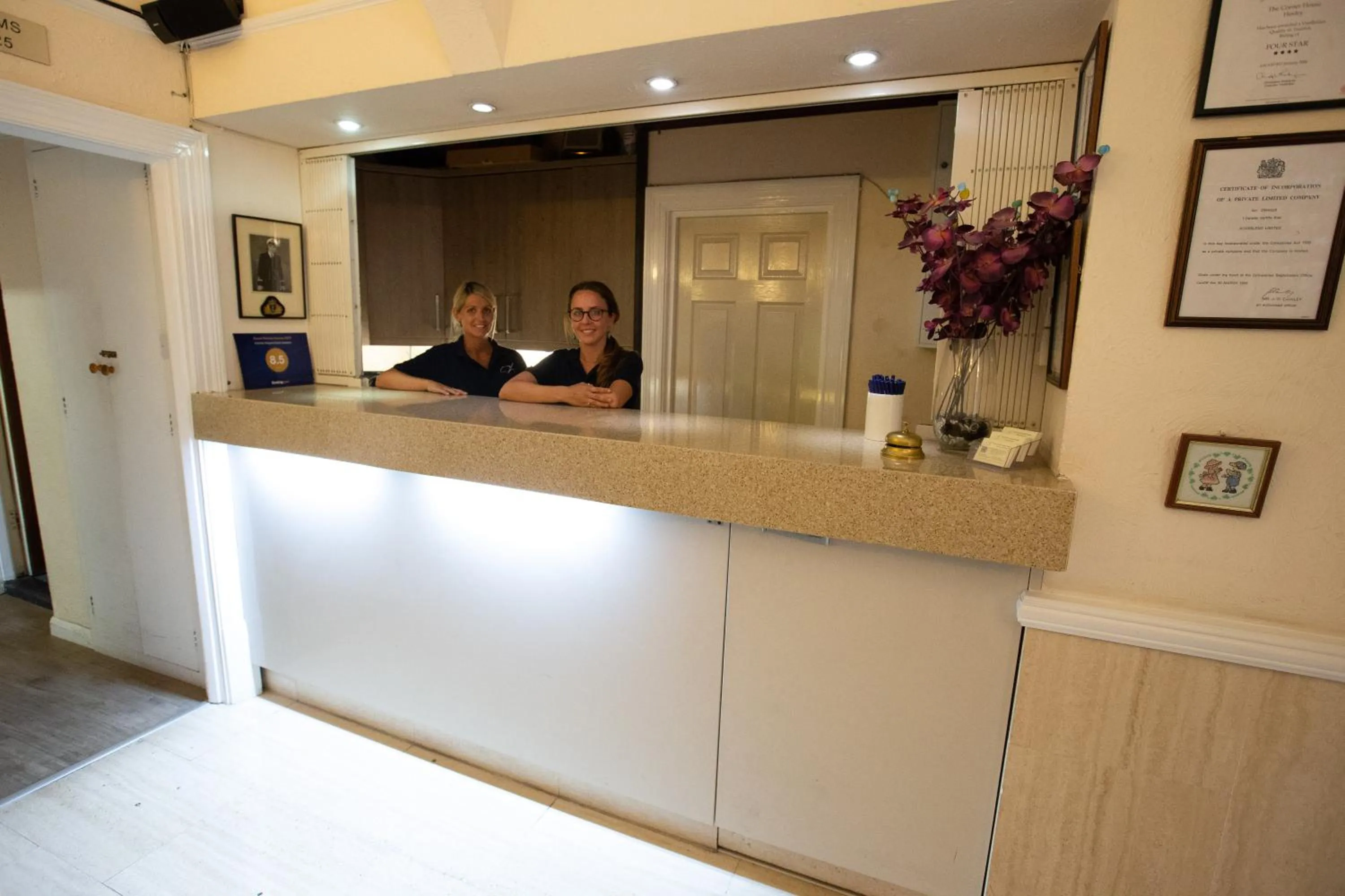 Lobby or reception in Corner House Hotel Gatwick with bookable Holiday parking