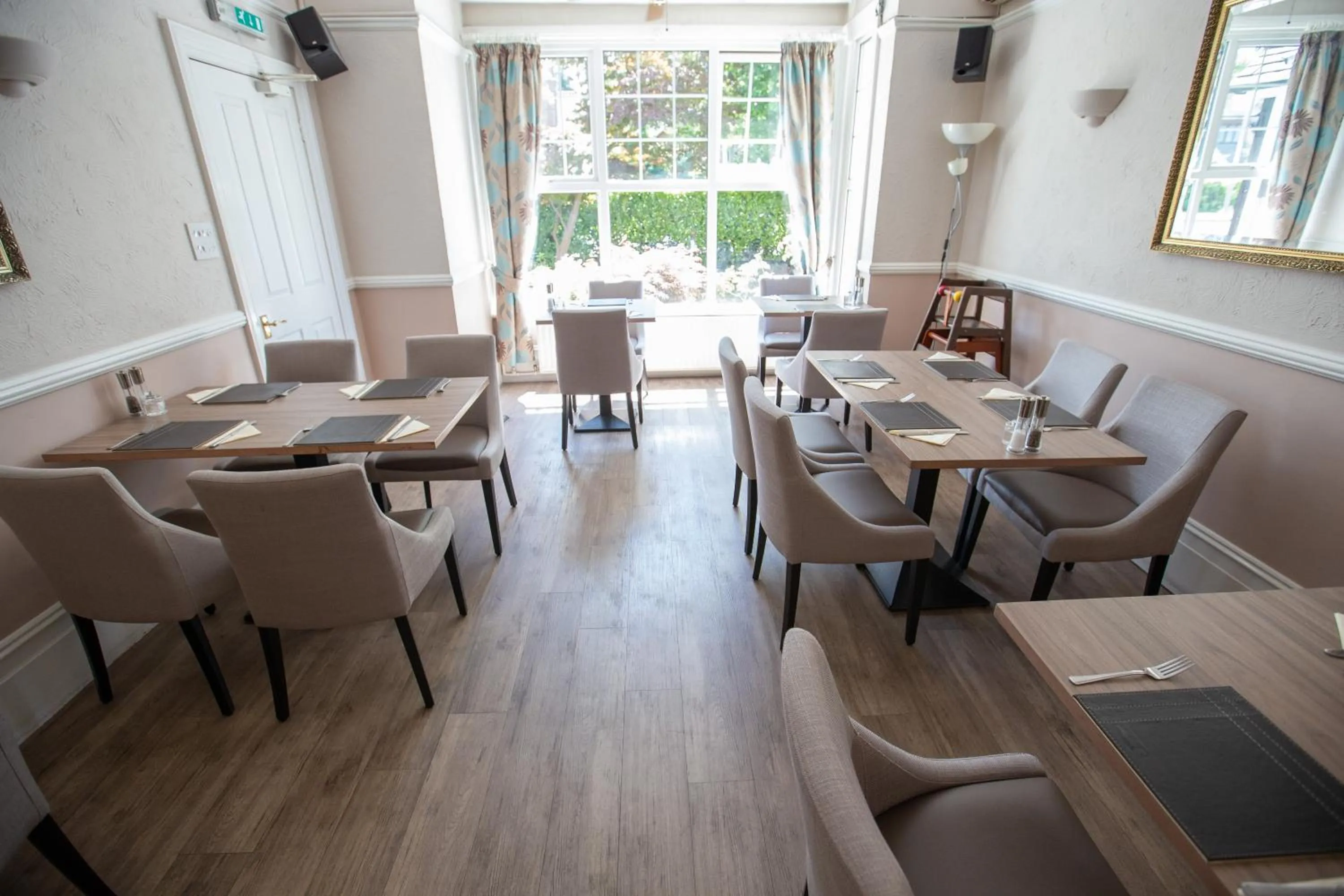 Dining area in Corner House Hotel Gatwick with bookable Holiday parking