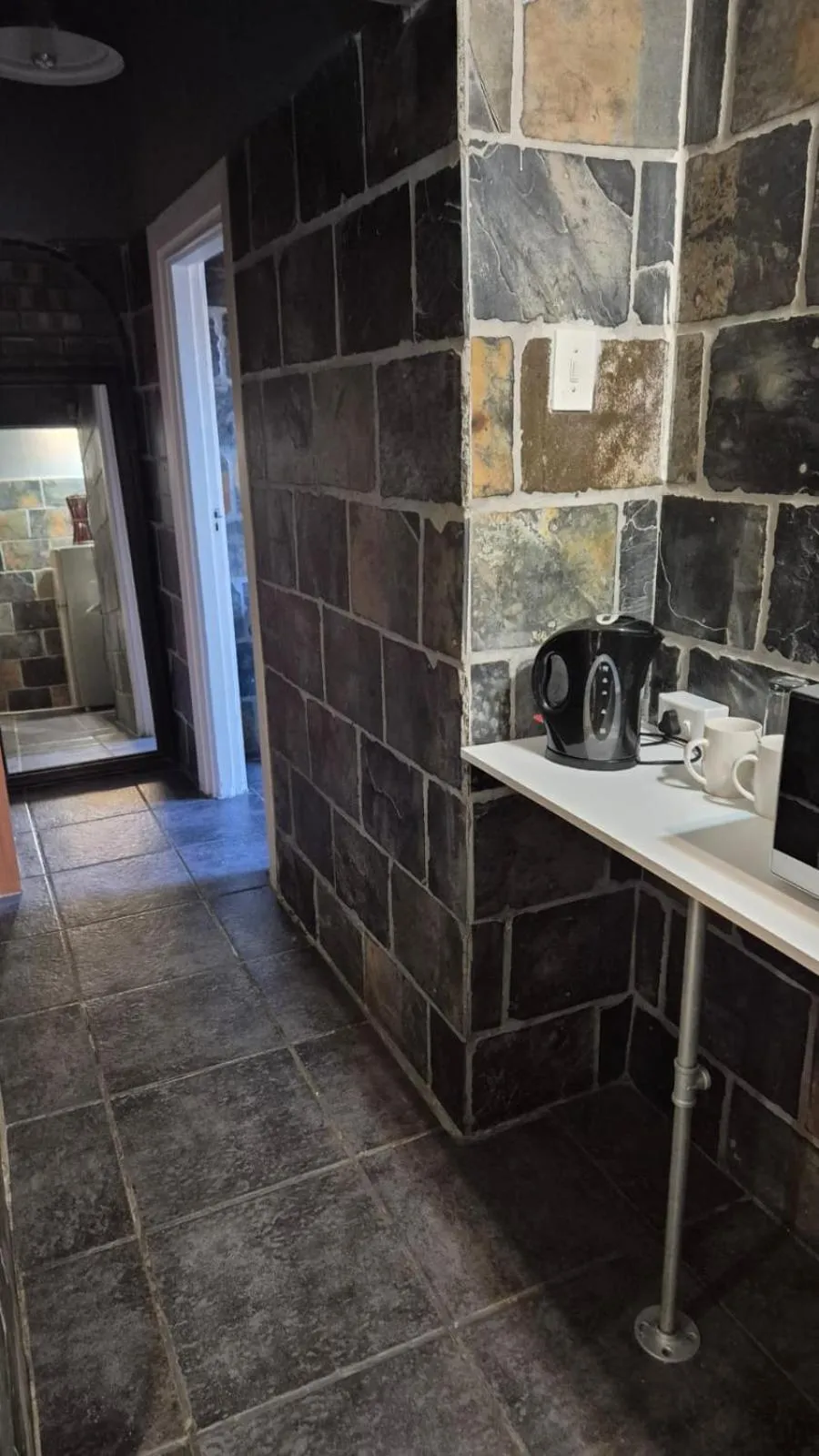 44 on Ennis Guest Lodge and Restaurant -