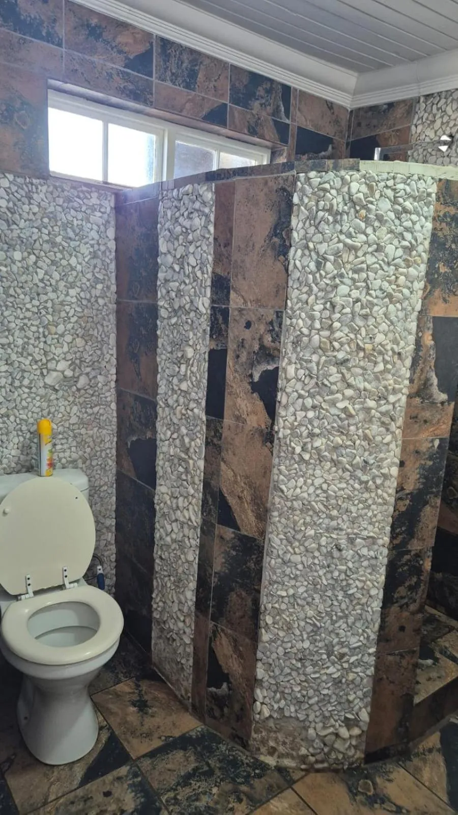 44 on Ennis Guest Lodge and Restaurant -