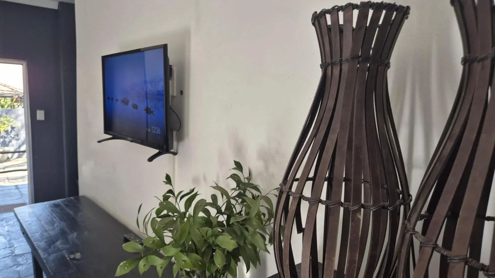 44 on Ennis Guest Lodge and Restaurant -