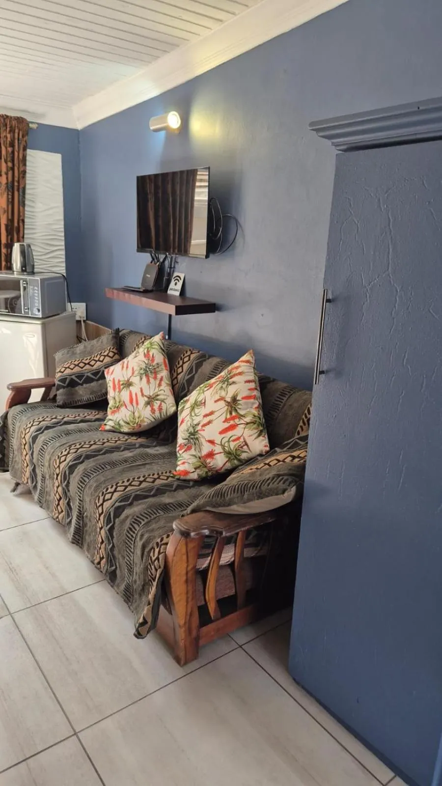 Bed in 44 on Ennis Guest Lodge and Restaurant -