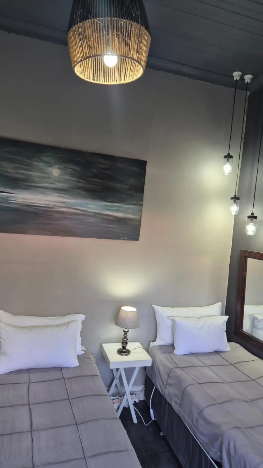 Bed in 44 on Ennis Guest Lodge and Restaurant -