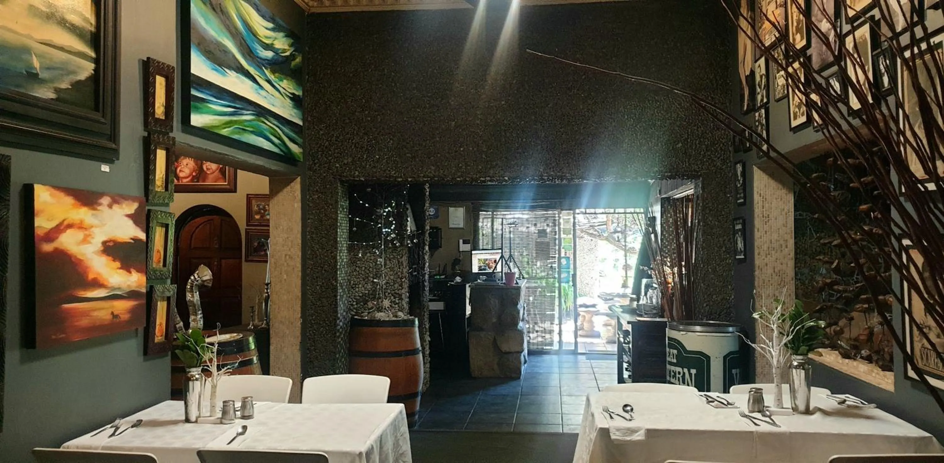 44 on Ennis Guest Lodge and Restaurant -