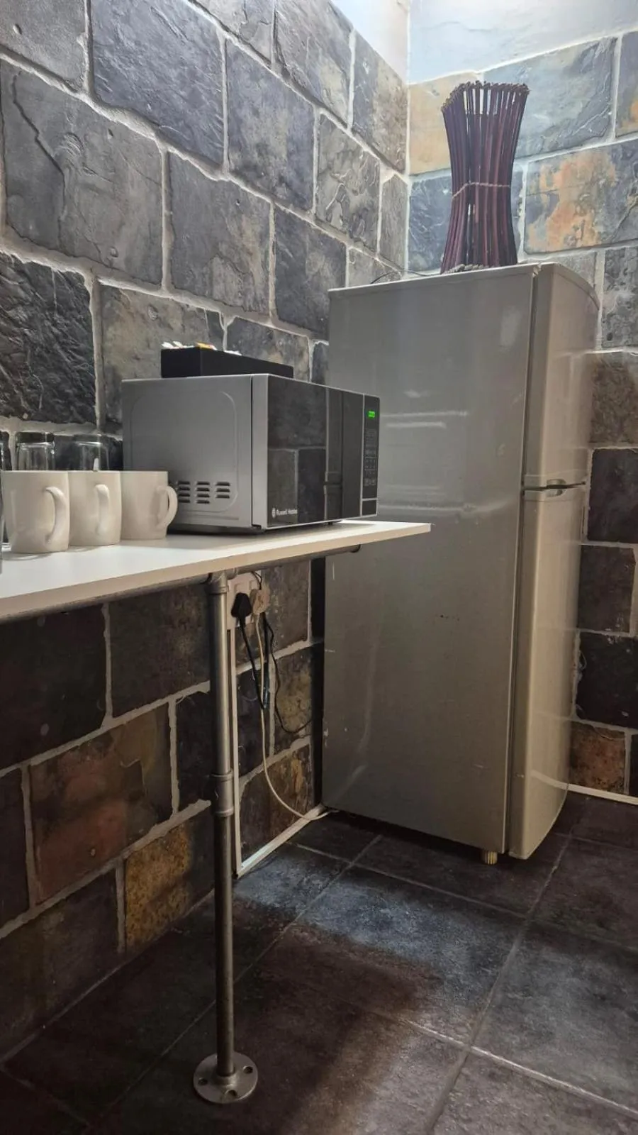 44 on Ennis Guest Lodge and Restaurant -