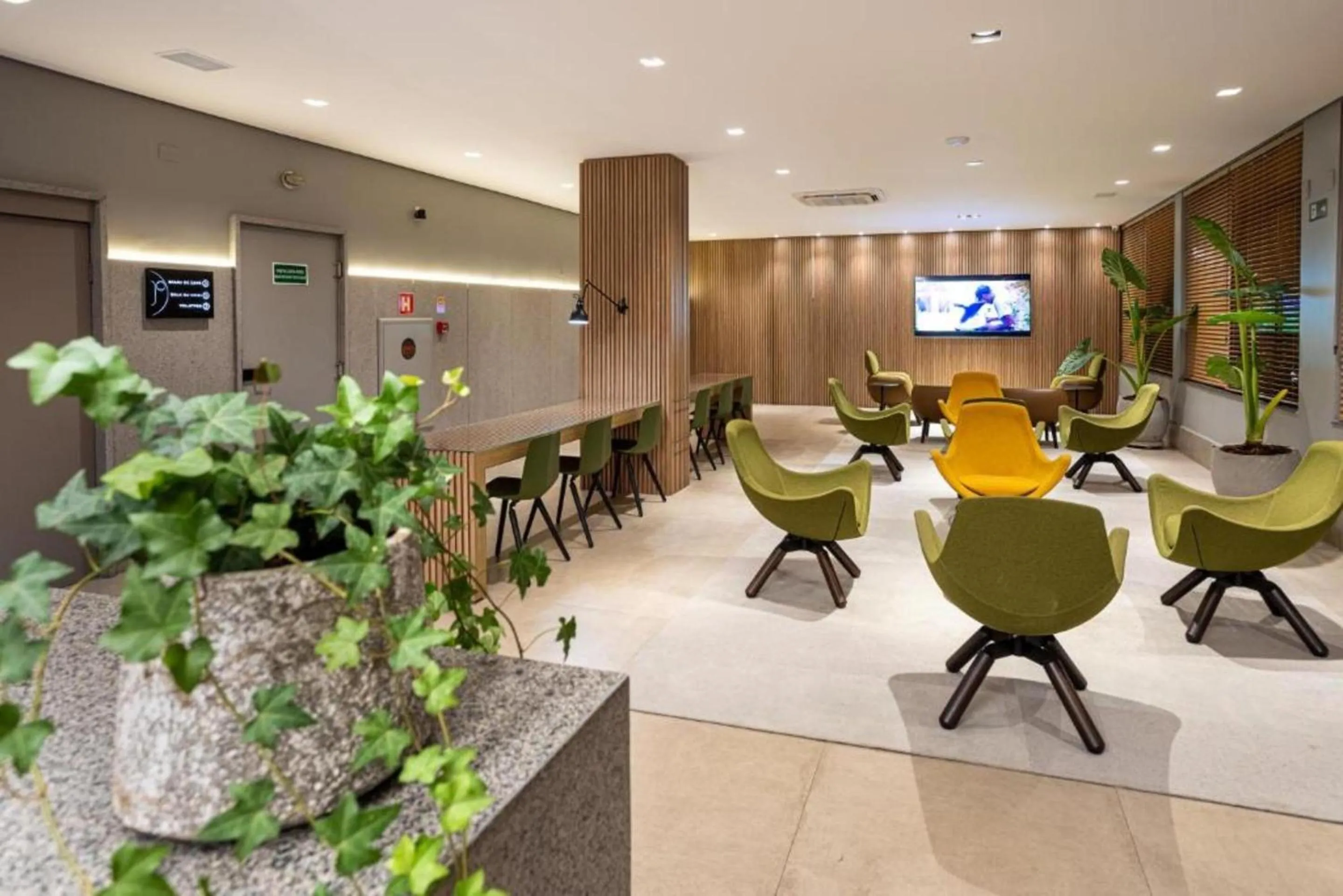 Communal lounge/ TV room in Momax Hotel