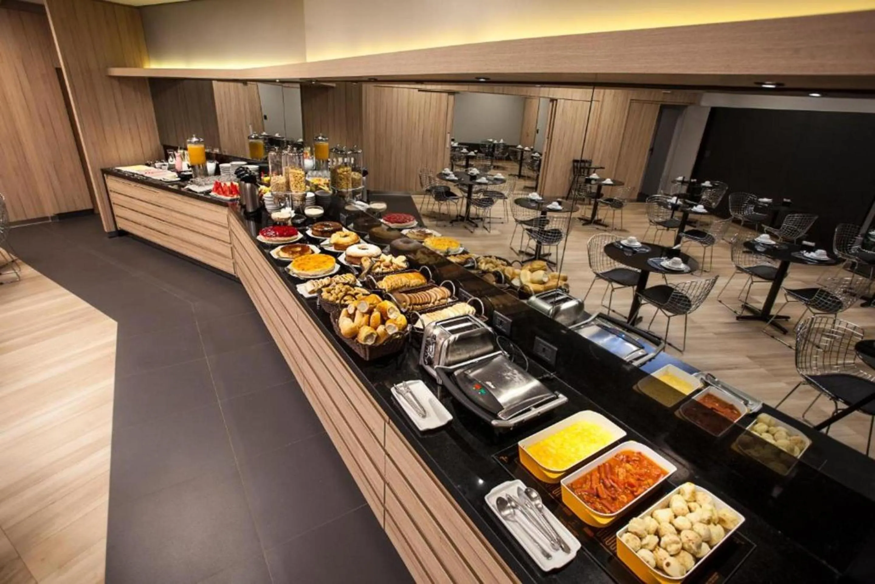 Food and drinks in Momax Hotel