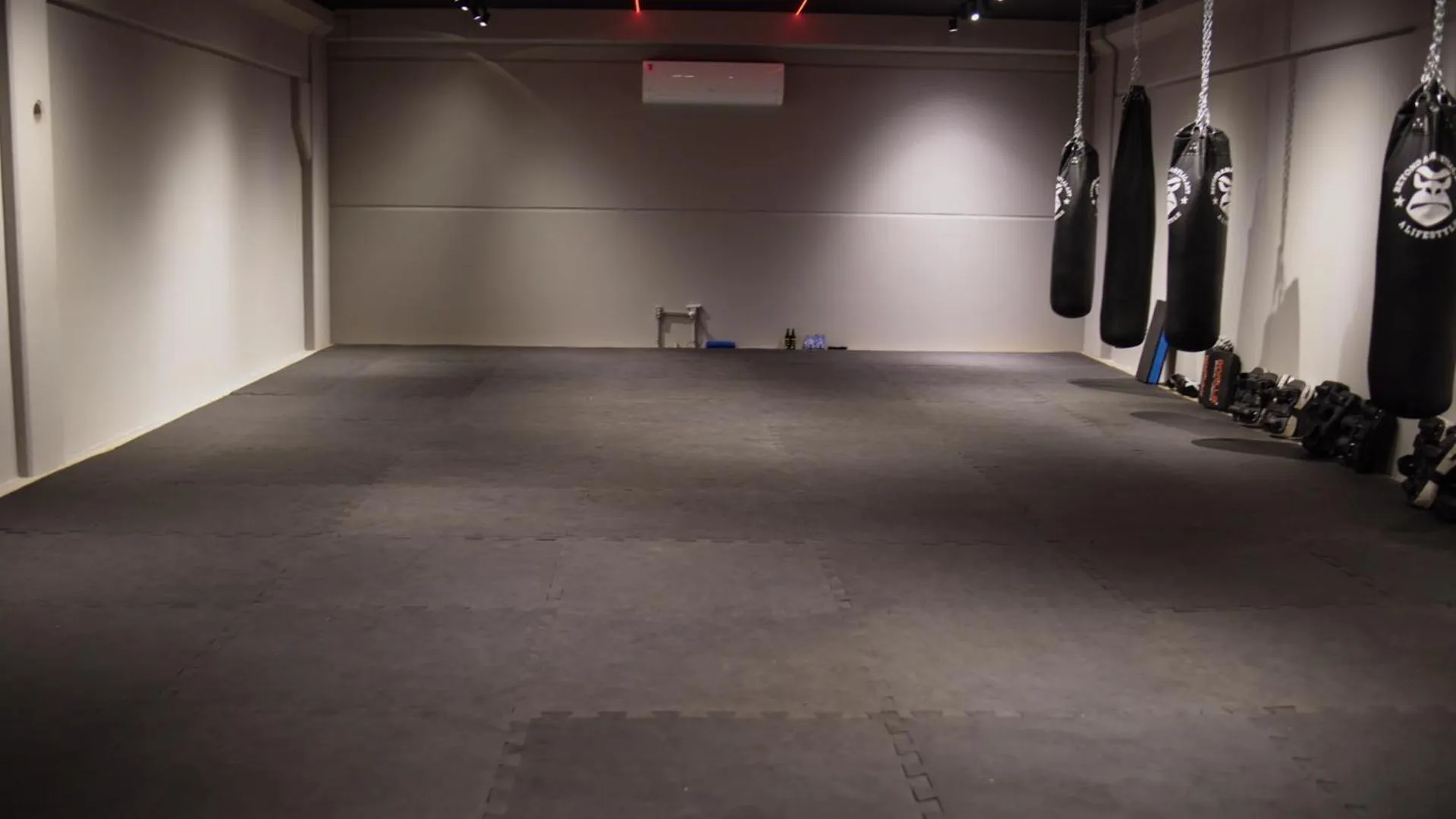 Fitness centre/facilities in Momax Hotel