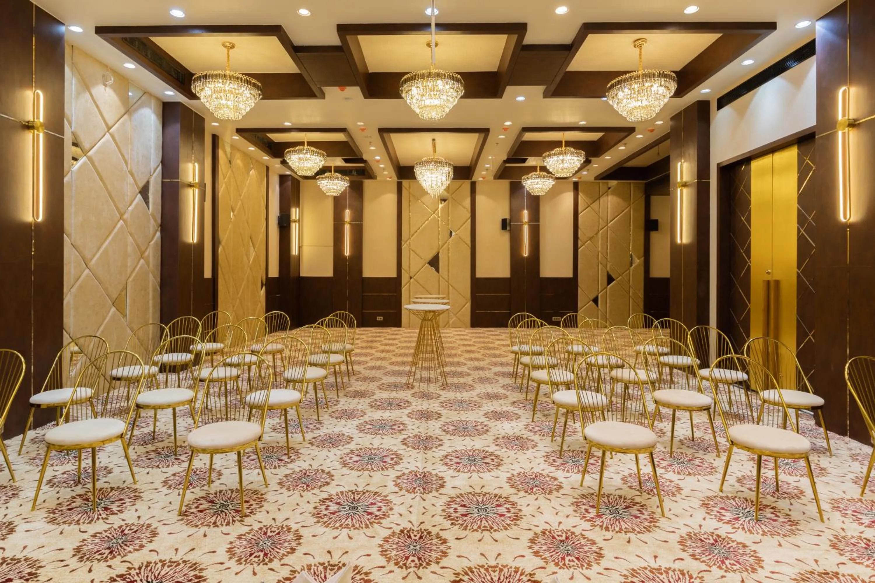 Restaurant/places to eat in Royal Rawal - Luxury Boutique Hotel