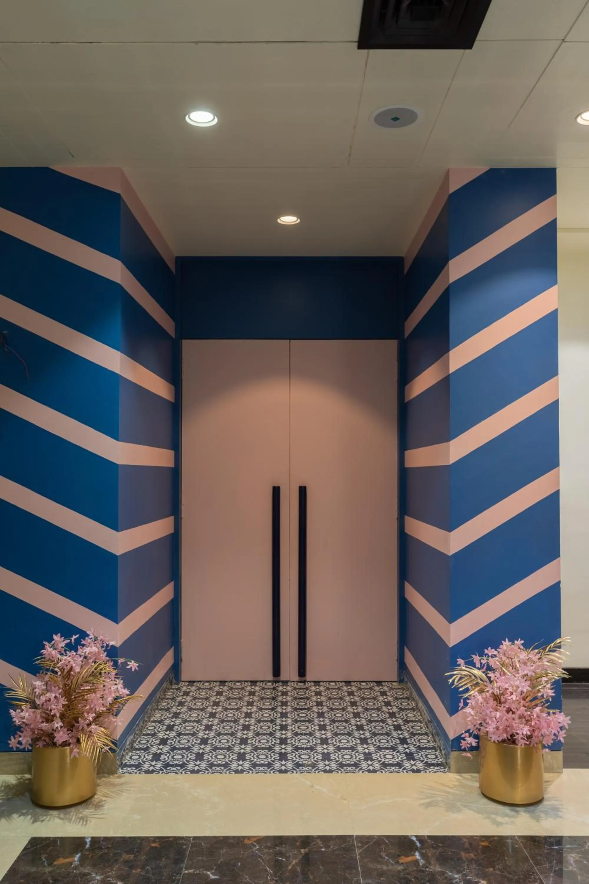 Restaurant/places to eat in Royal Rawal - Luxury Boutique Hotel