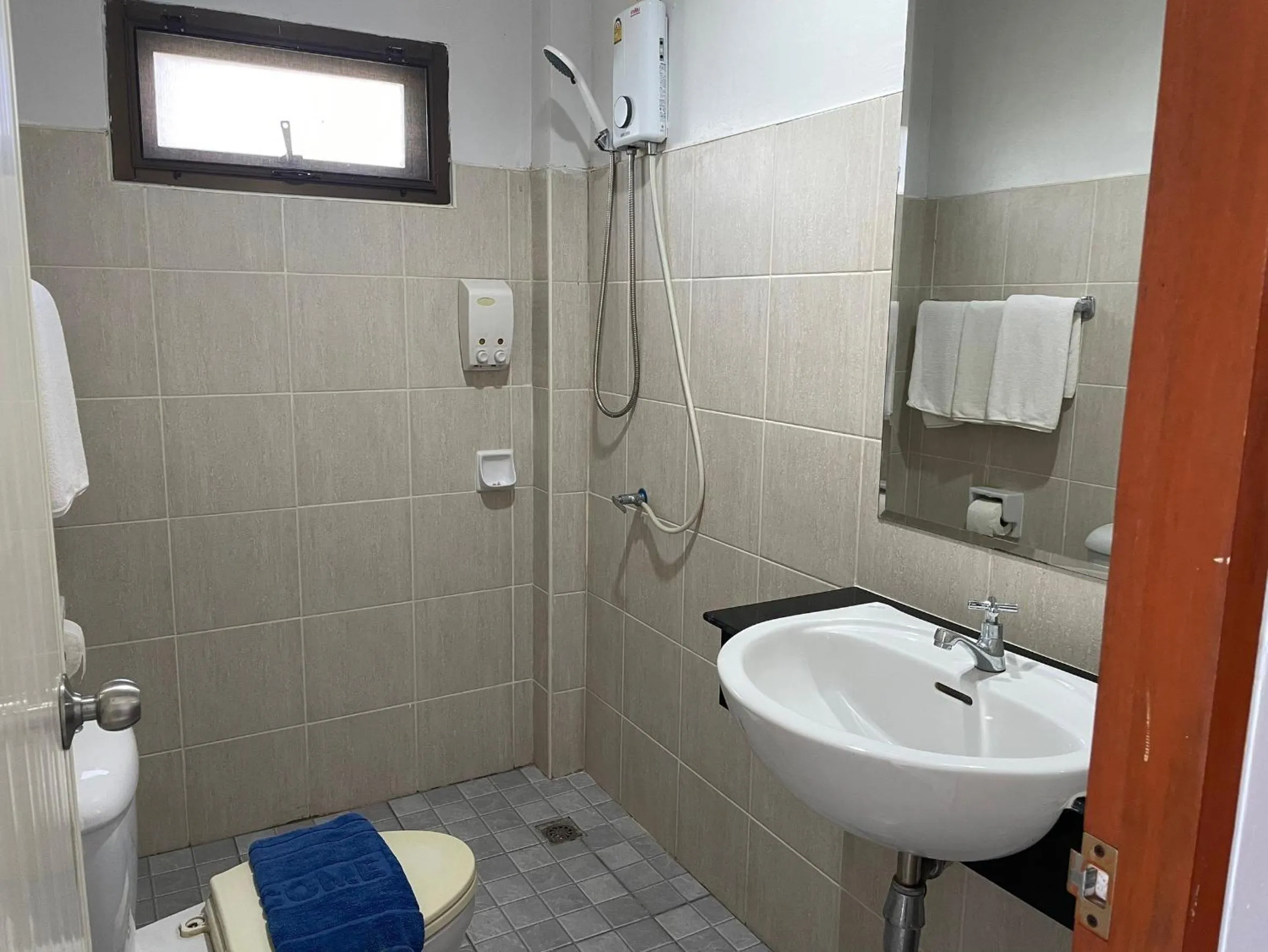 Bathroom in Phuphamok Valley Resort