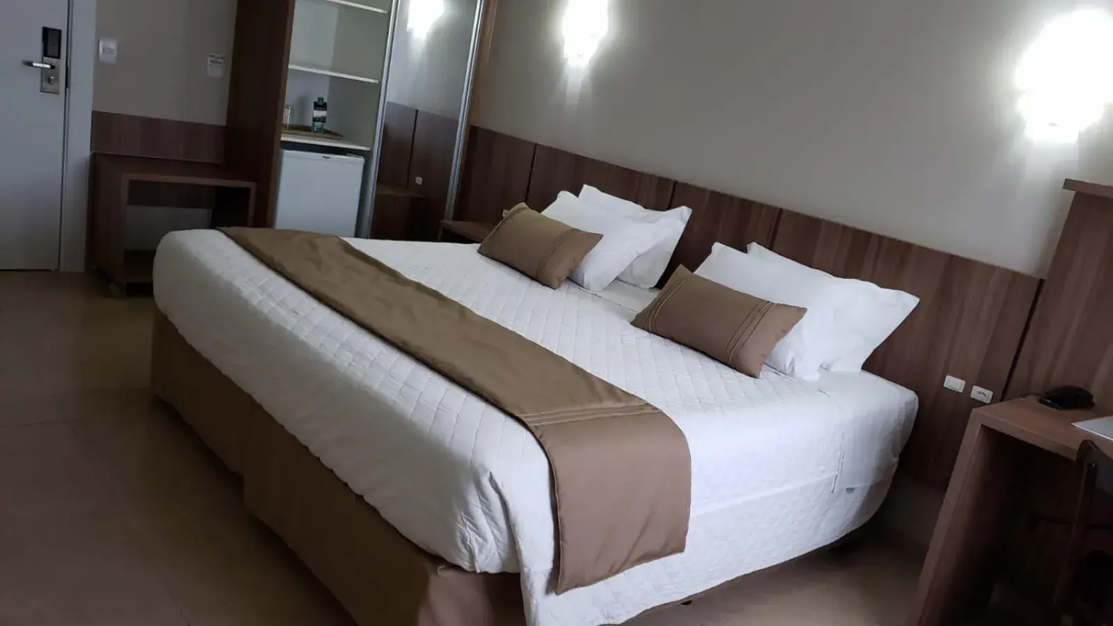 Superior King Room - single occupancy in Hotel Alvorada Superior King Room - single occupancy in Hotel Alvorada