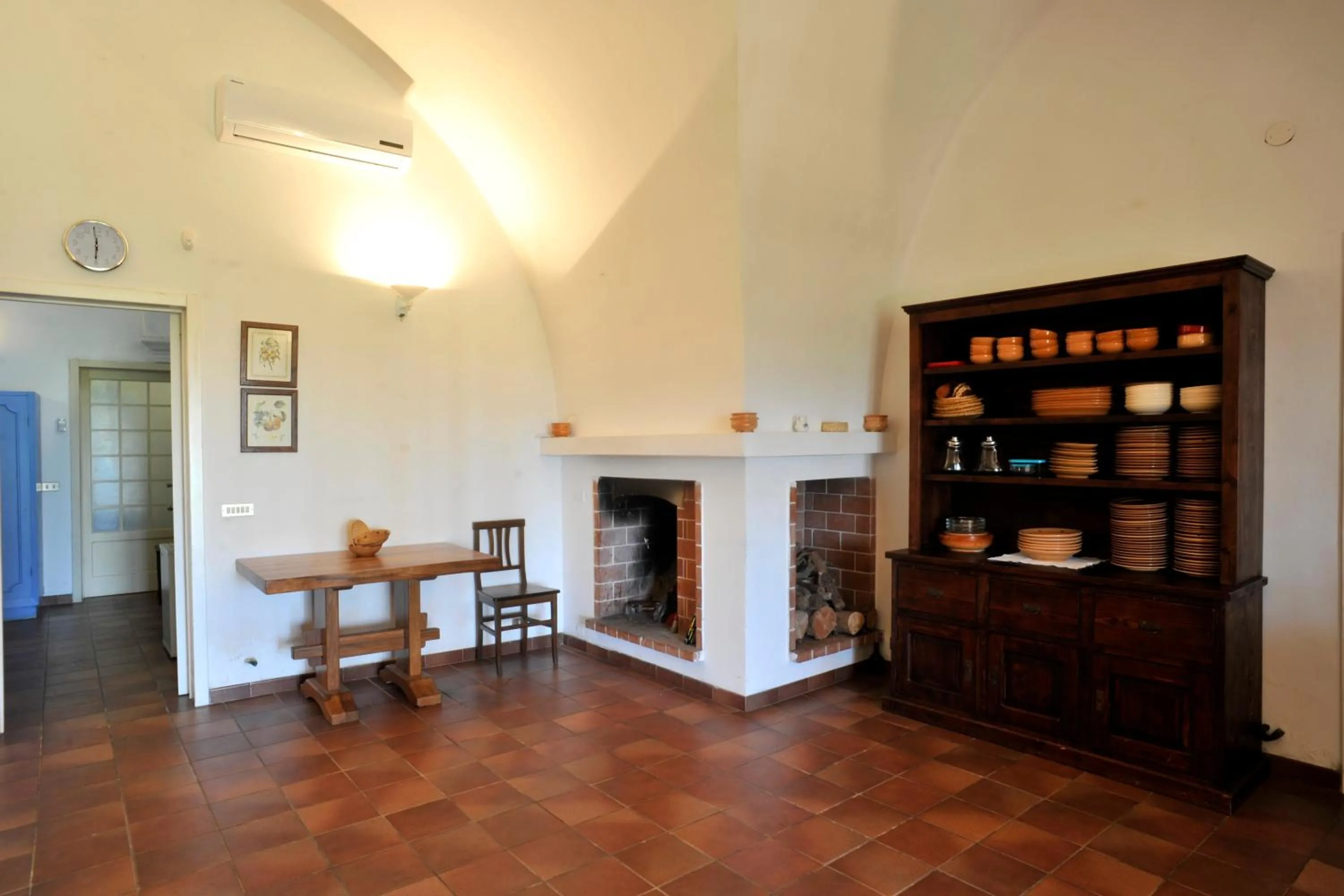 Communal lounge/ TV room in La Capasa B&B