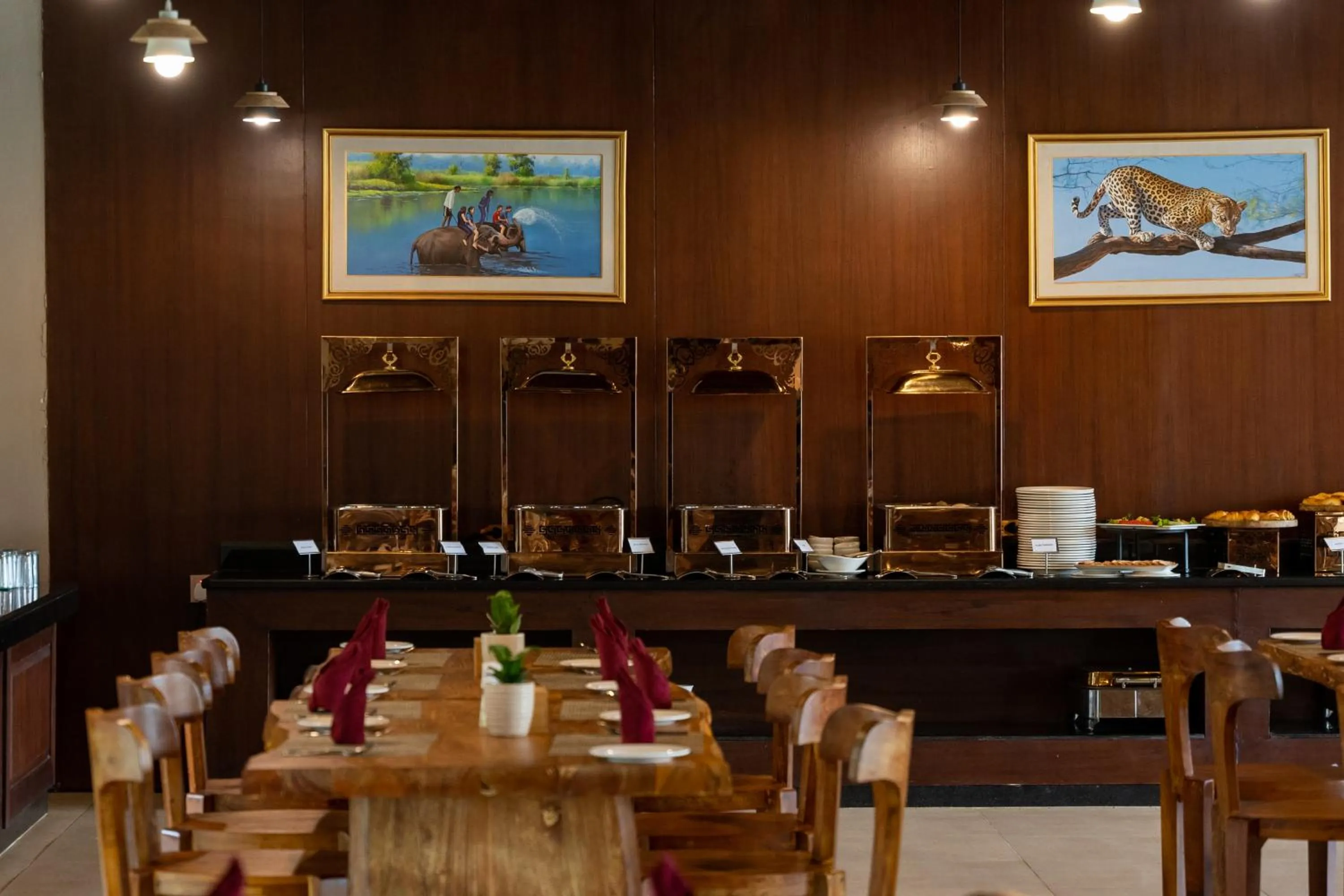 Restaurant/places to eat in River Bank Jungle Resort, Chitwan