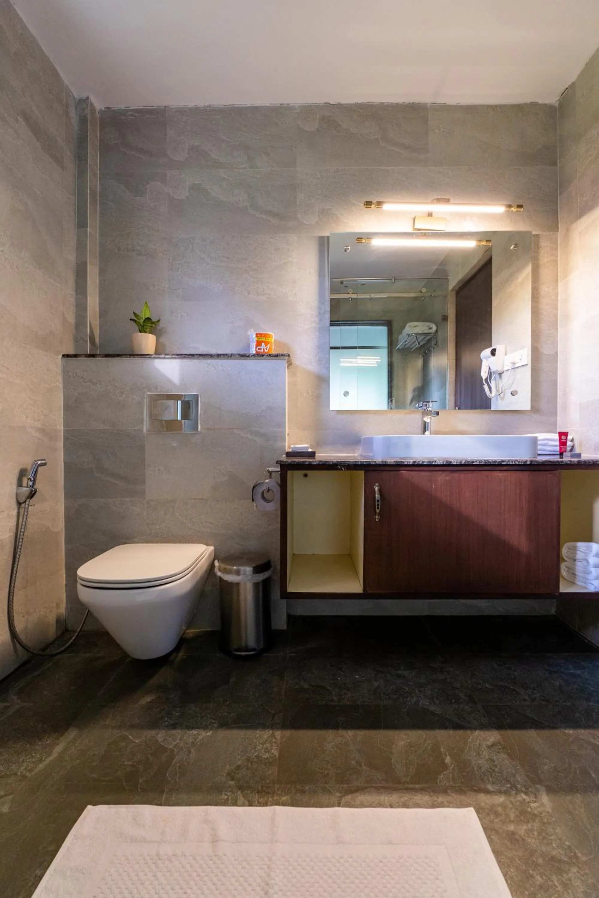 Toilet in River Bank Jungle Resort, Chitwan