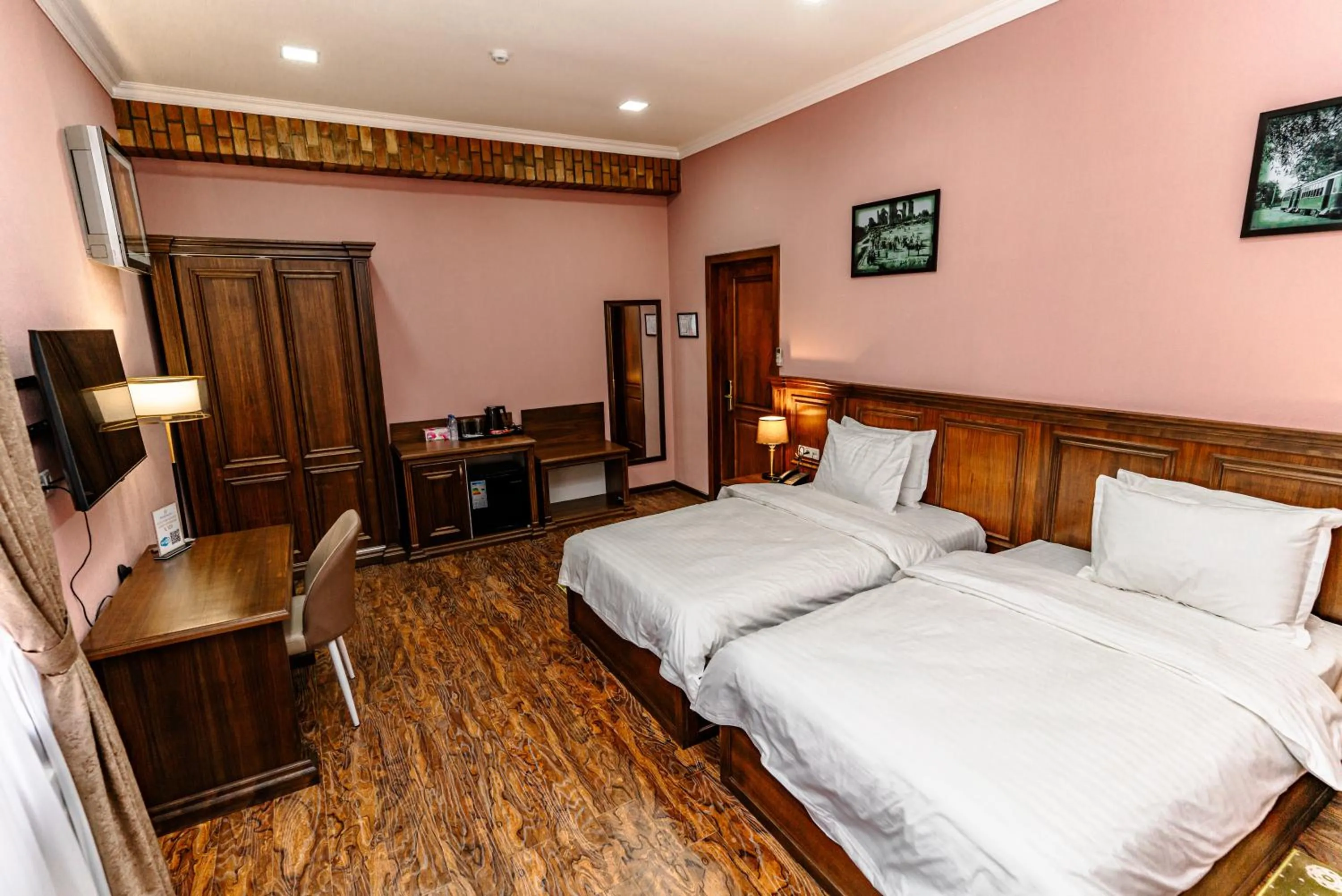 Communal lounge/ TV room, Bed in Bagizagan Hotel