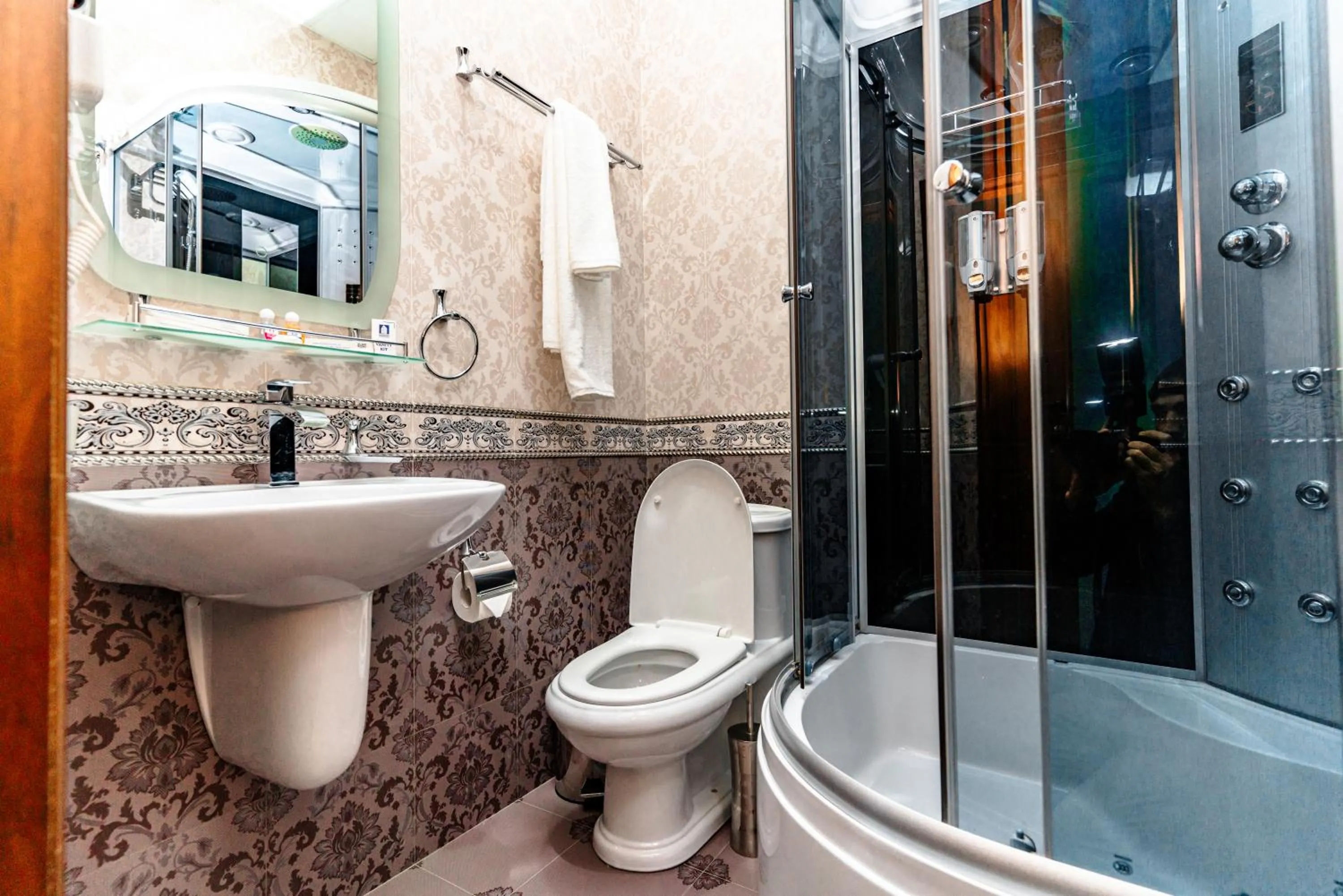 Shower in Bagizagan Hotel