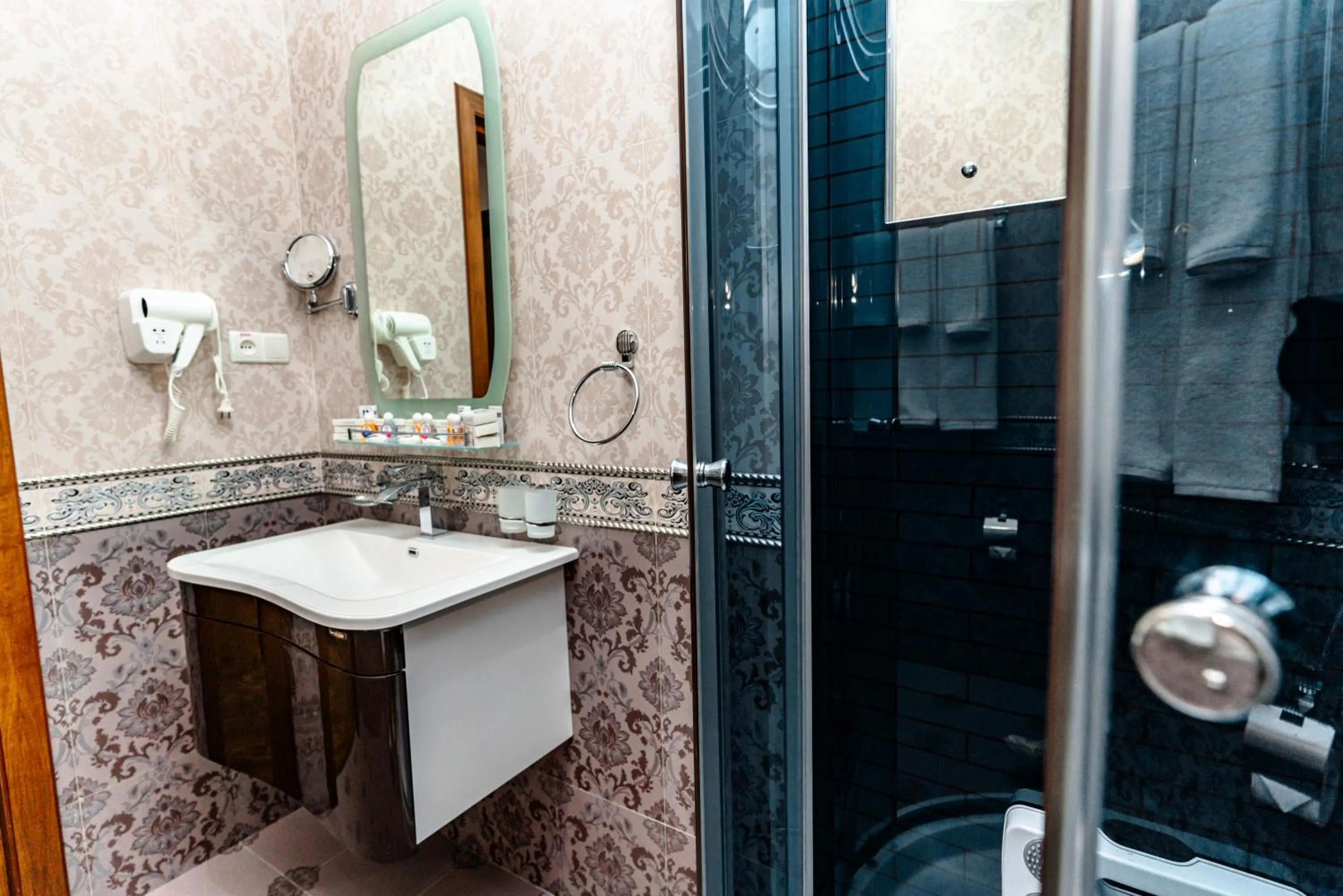 Shower in Bagizagan Hotel