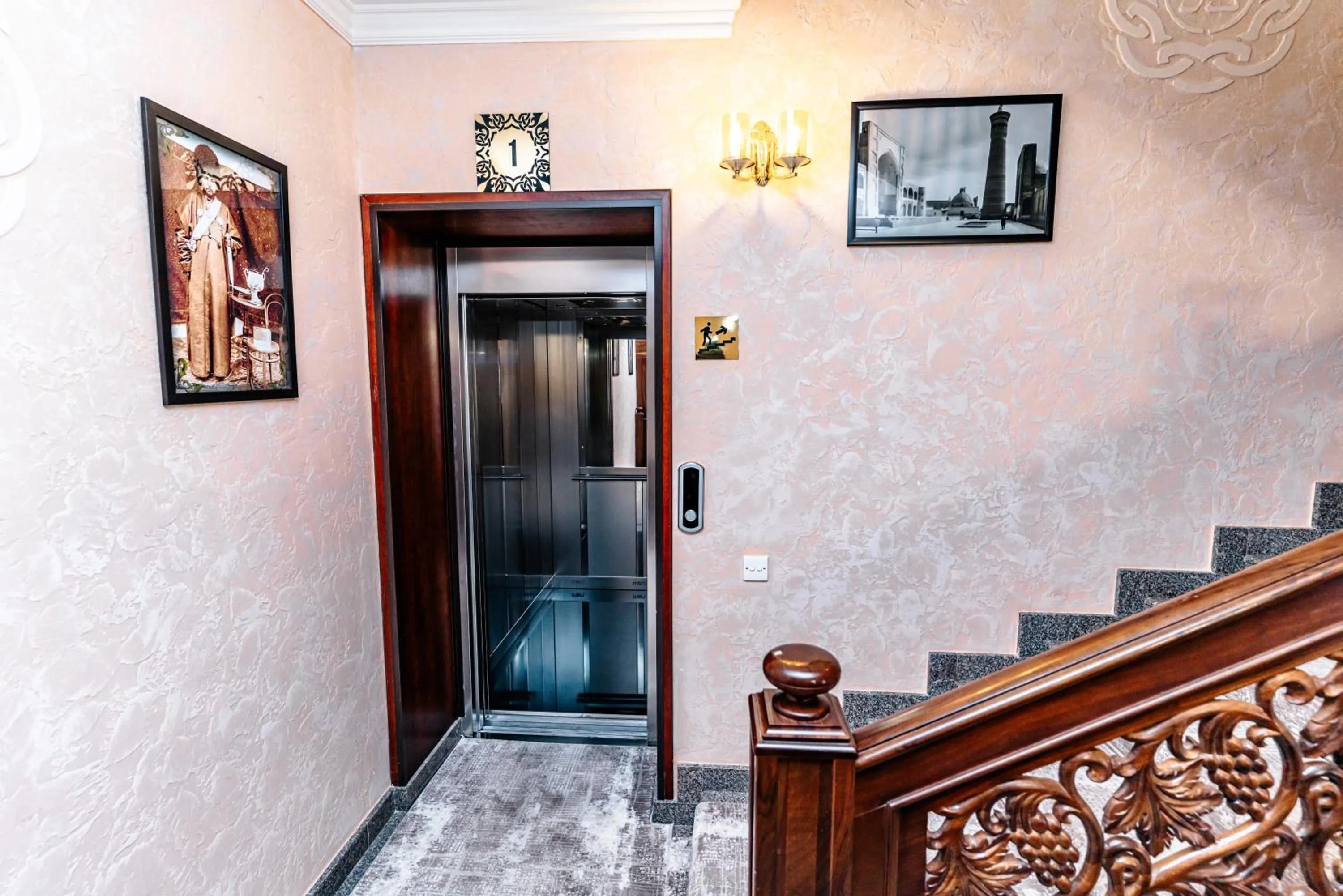 elevator in Bagizagan Hotel