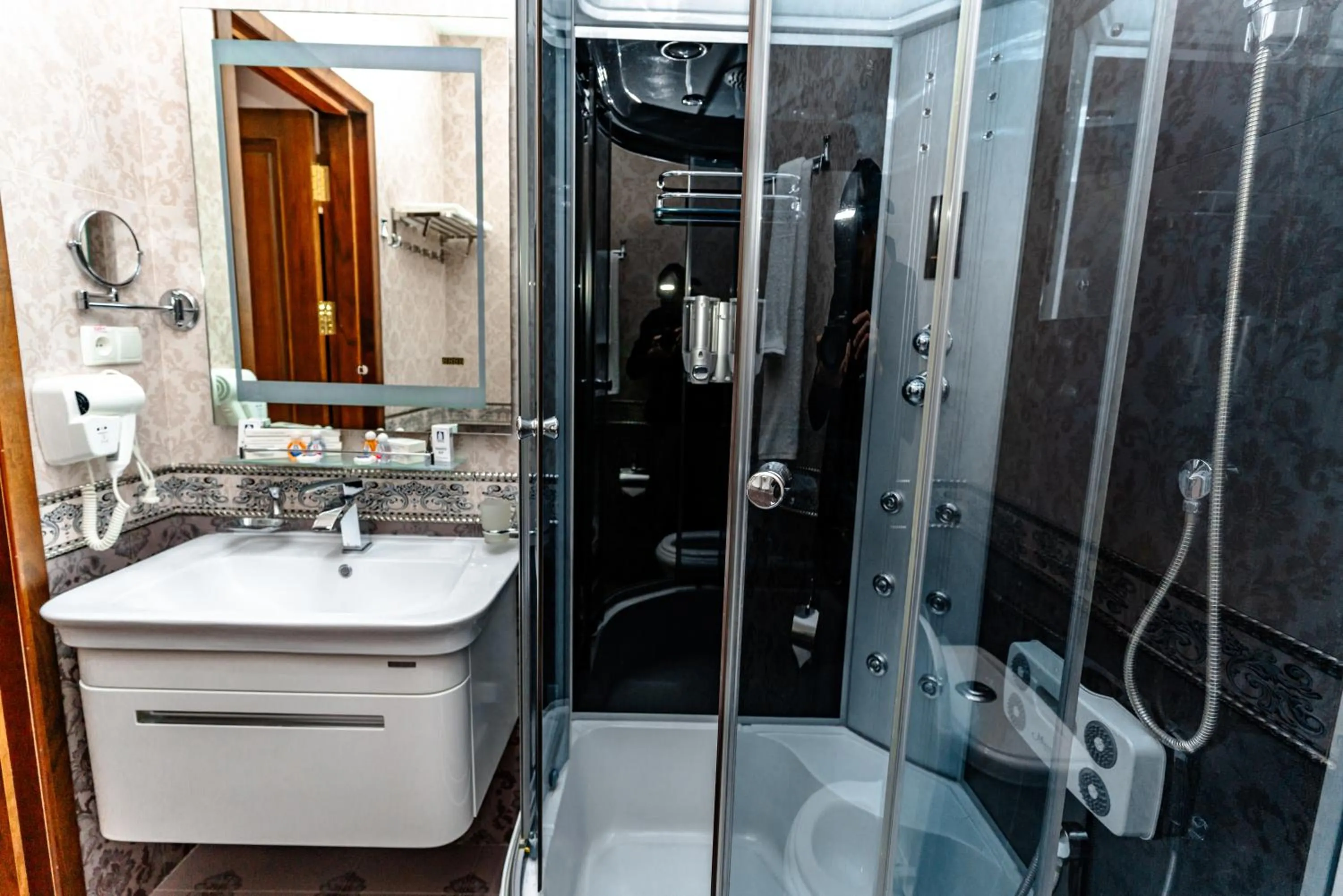 Shower in Bagizagan Hotel