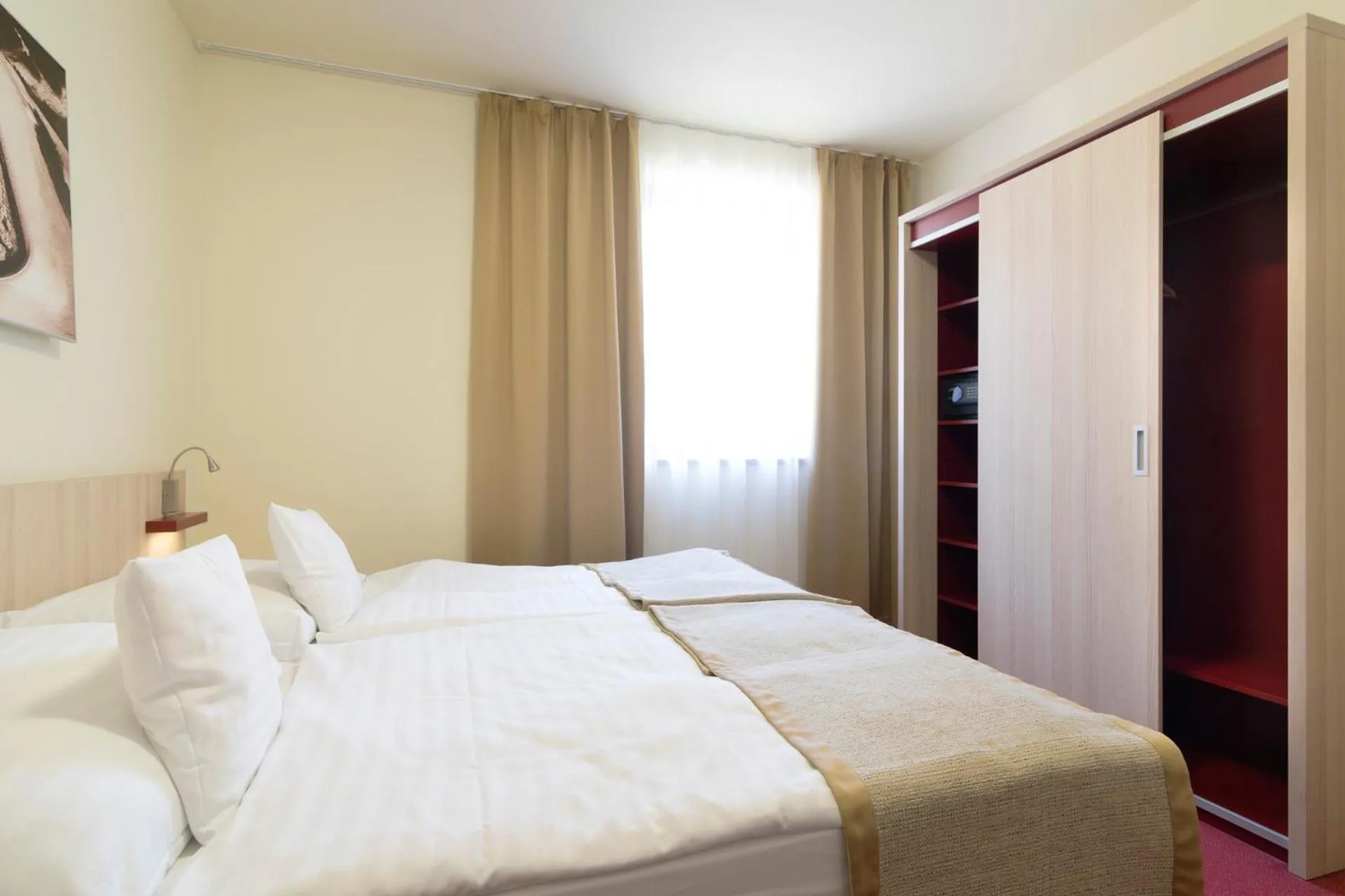 Bedroom, Bed in Peras Wellness Hotel