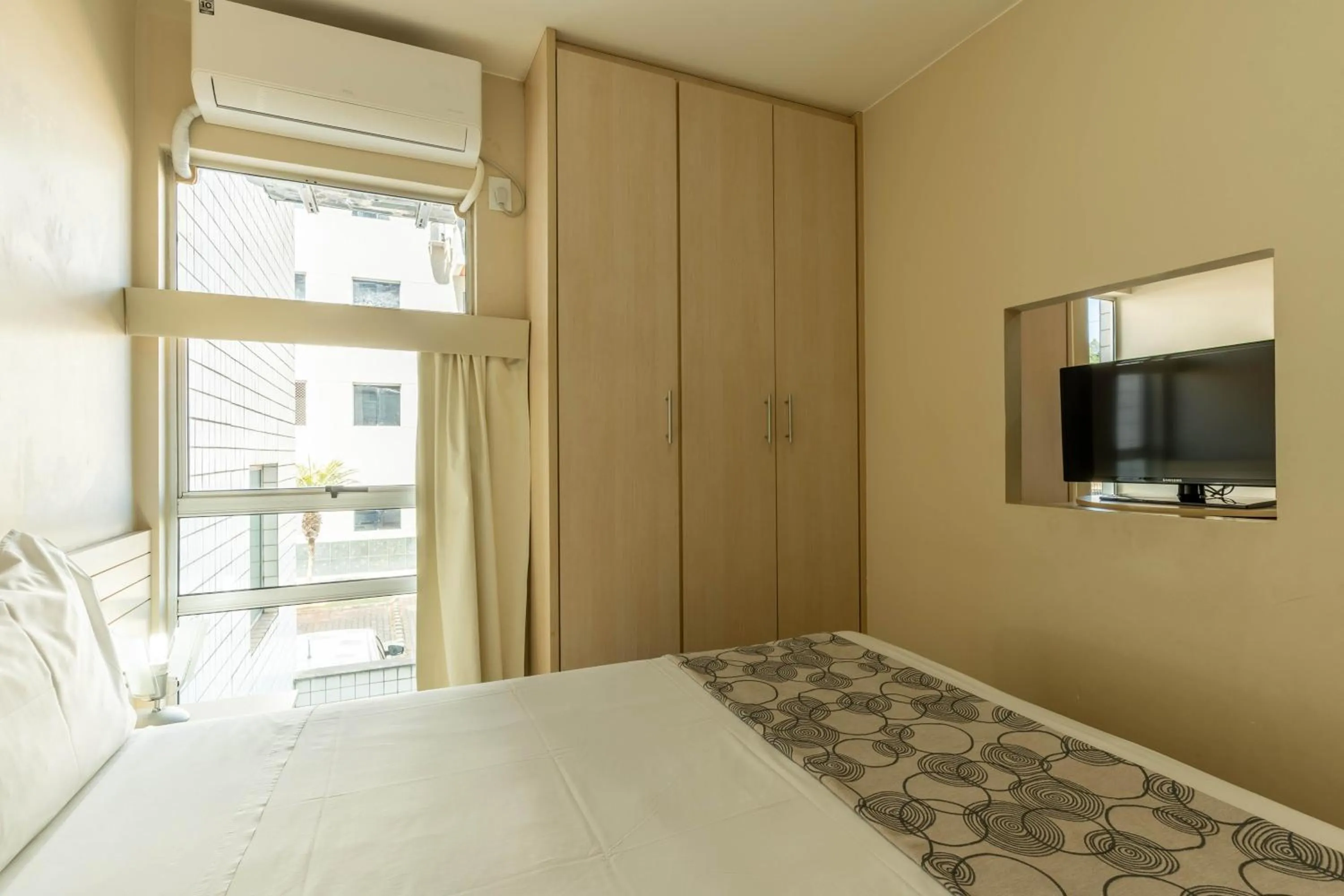 Bed in Verona Hplus Long Stay