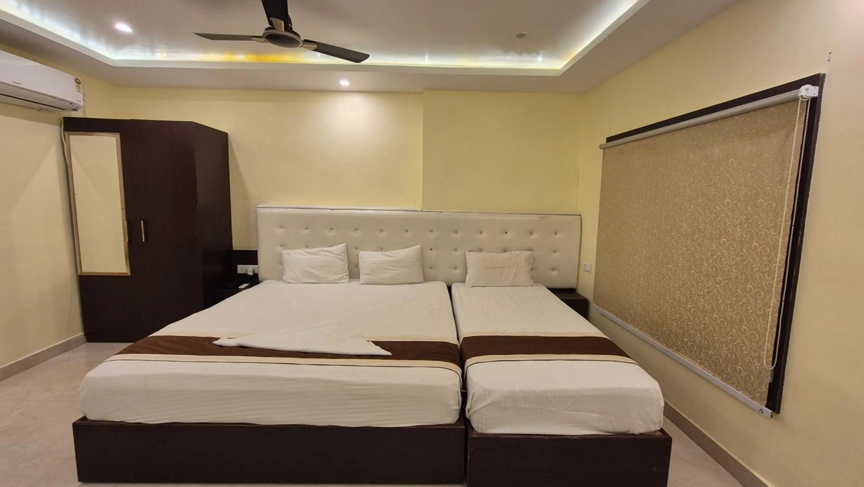 Bed in Royal View Residency