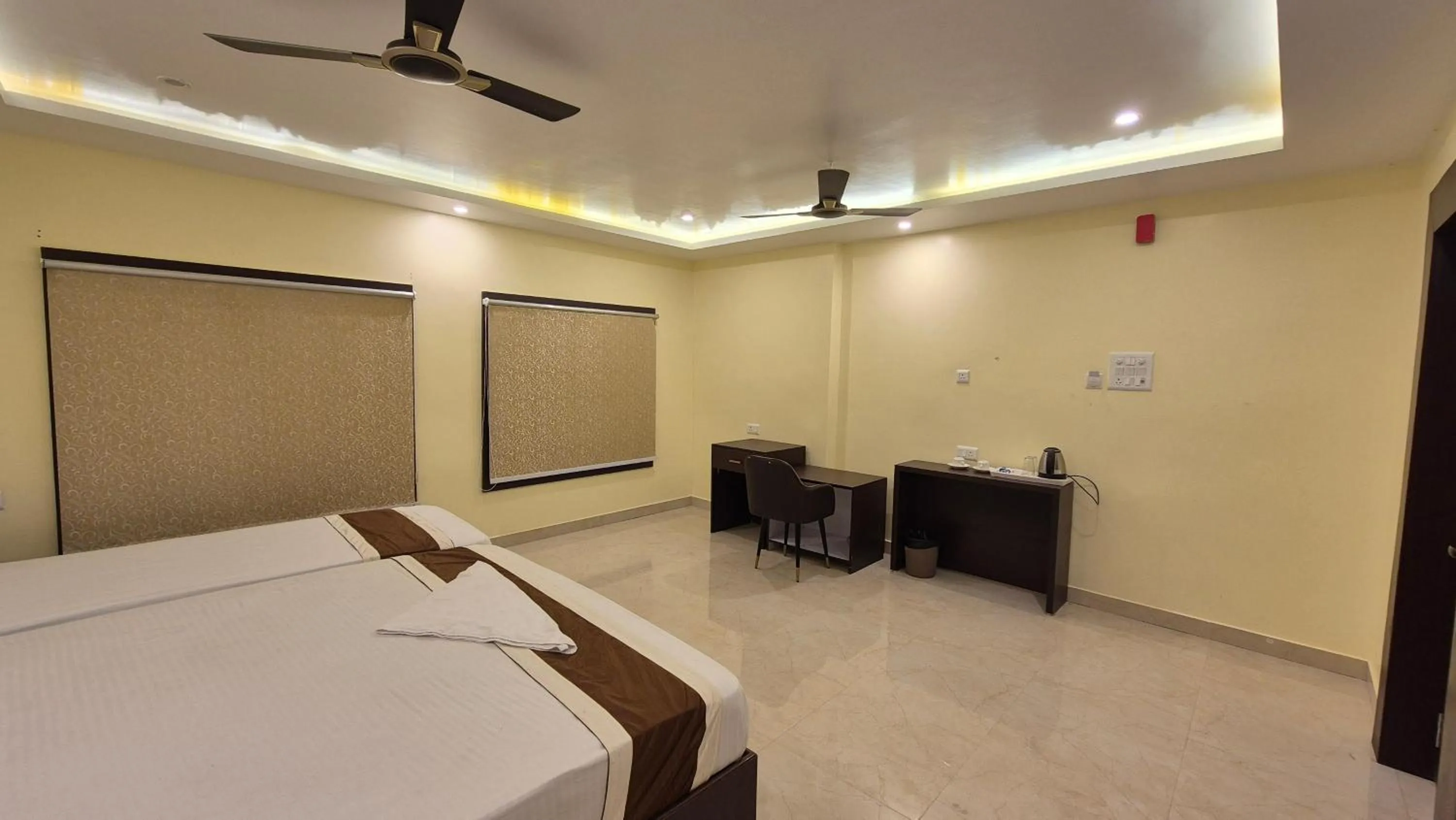 Bed in Royal View Residency