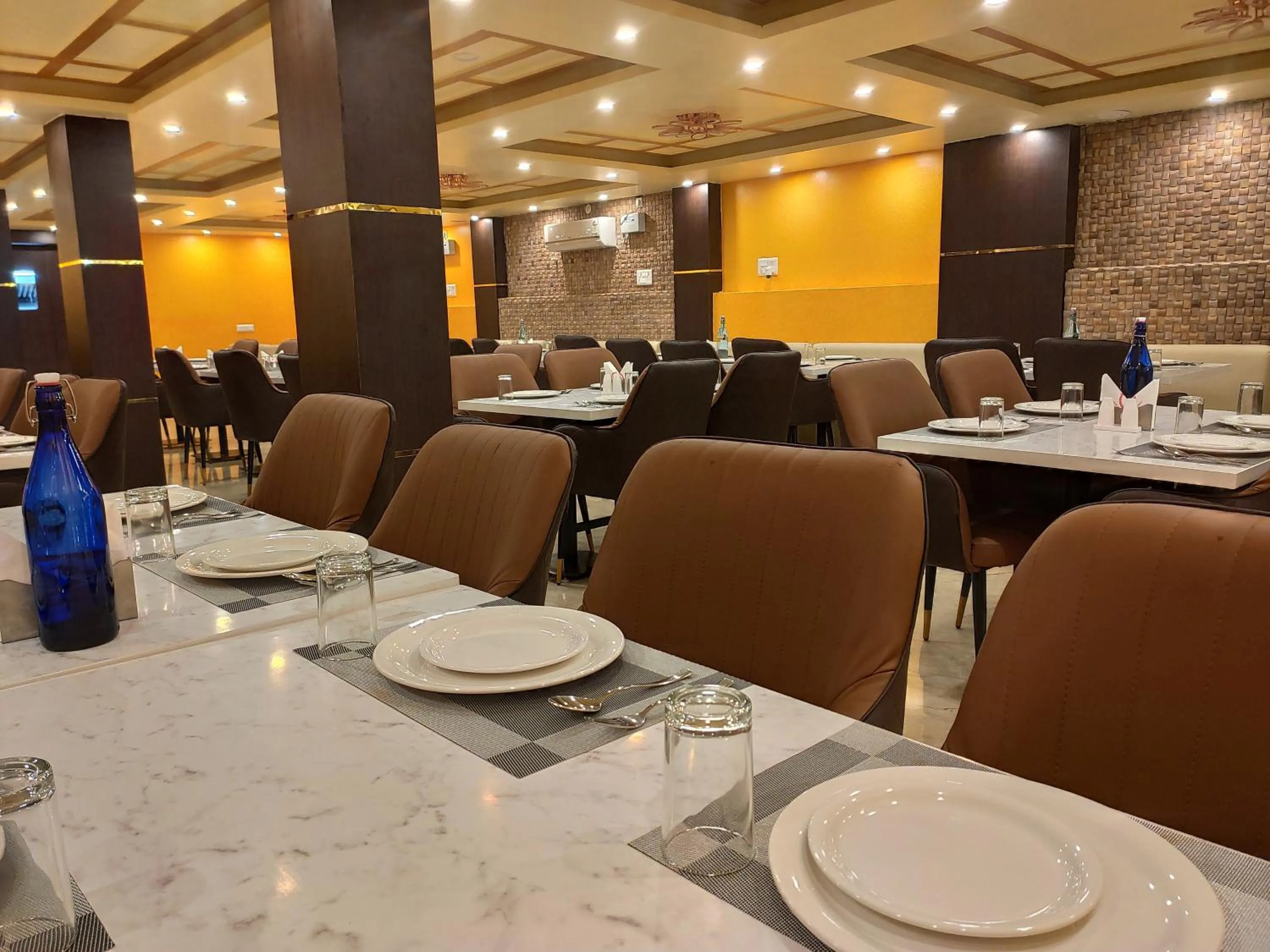 Restaurant/places to eat in Royal View Residency