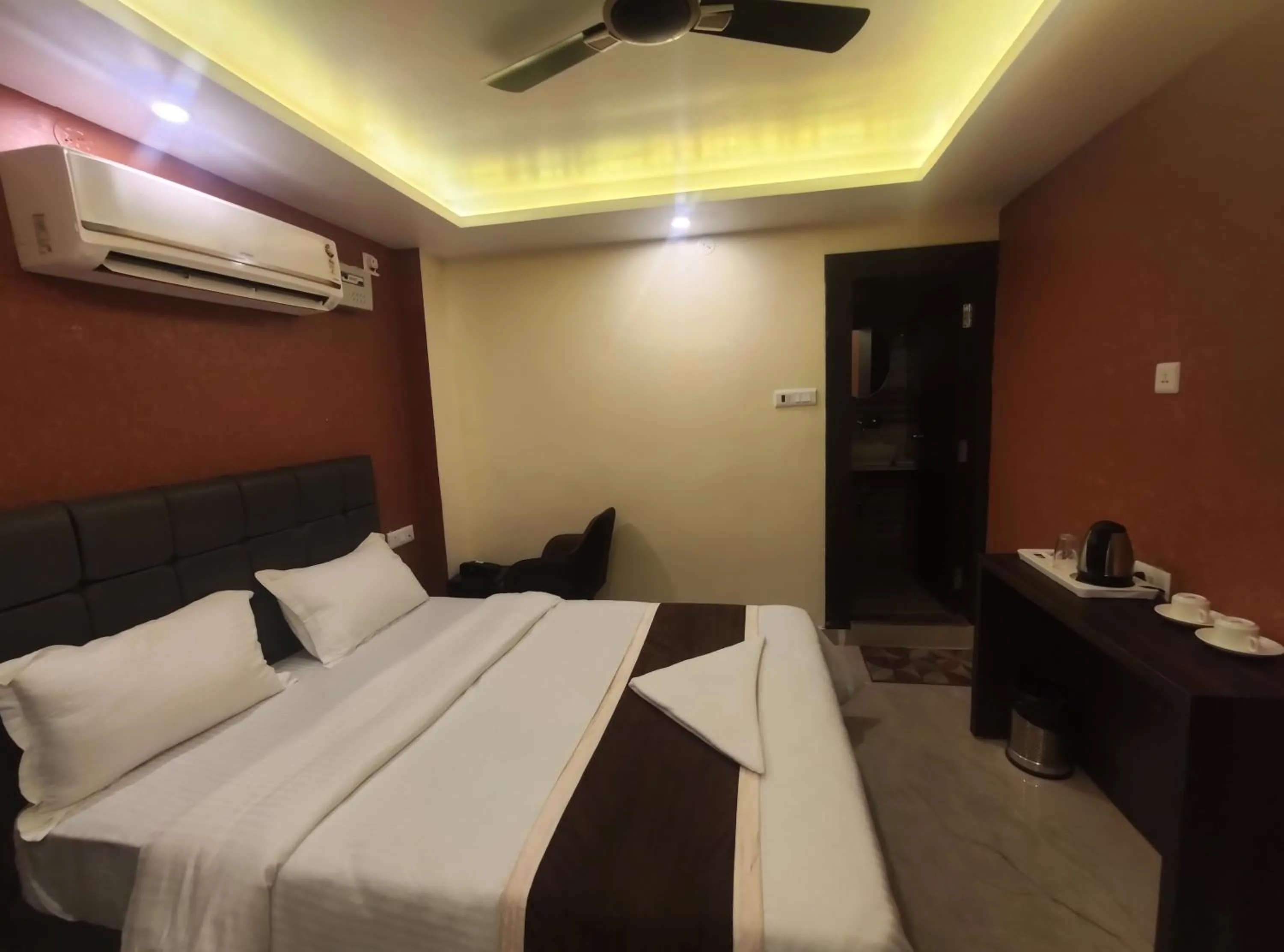 Bed in Royal View Residency