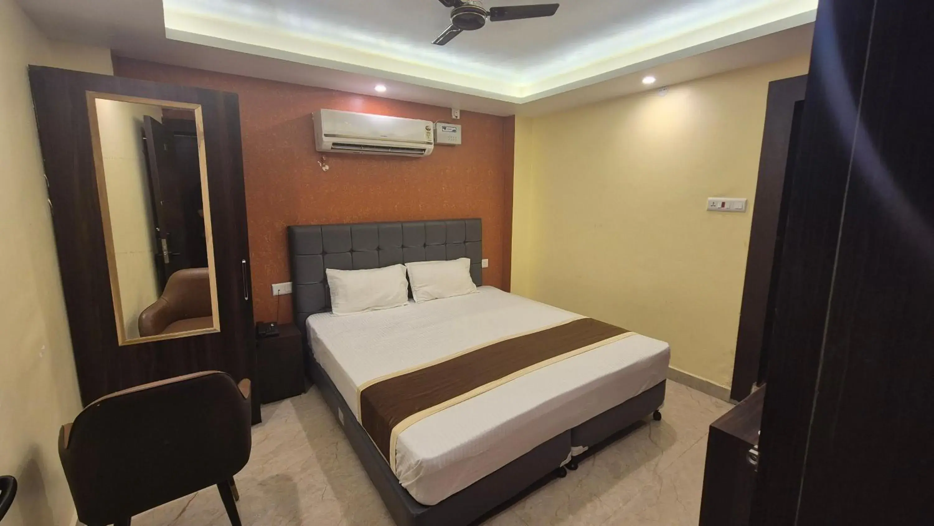 Double Room in Royal View Residency Double Room in Royal View Residency