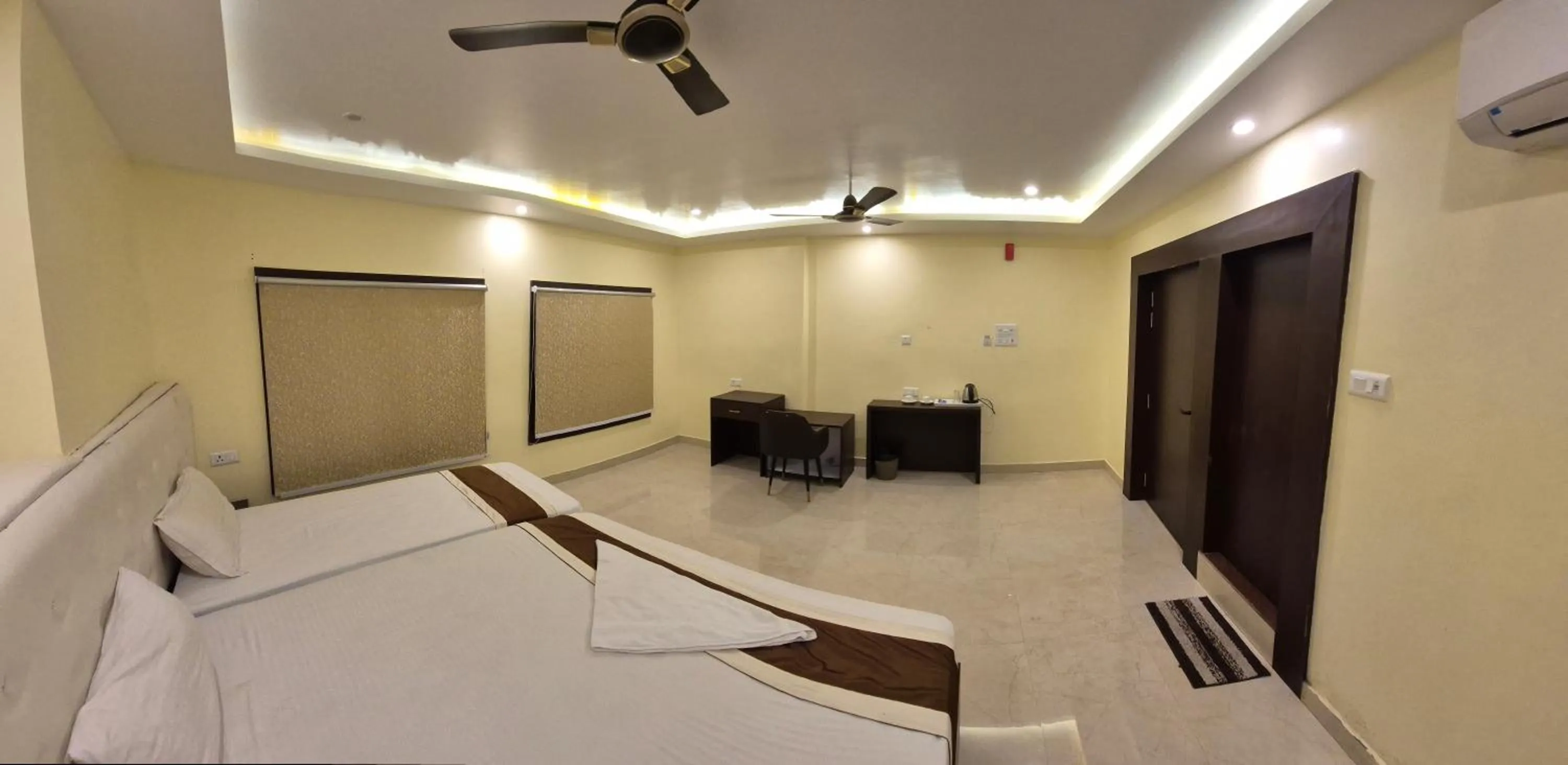 Bed in Royal View Residency