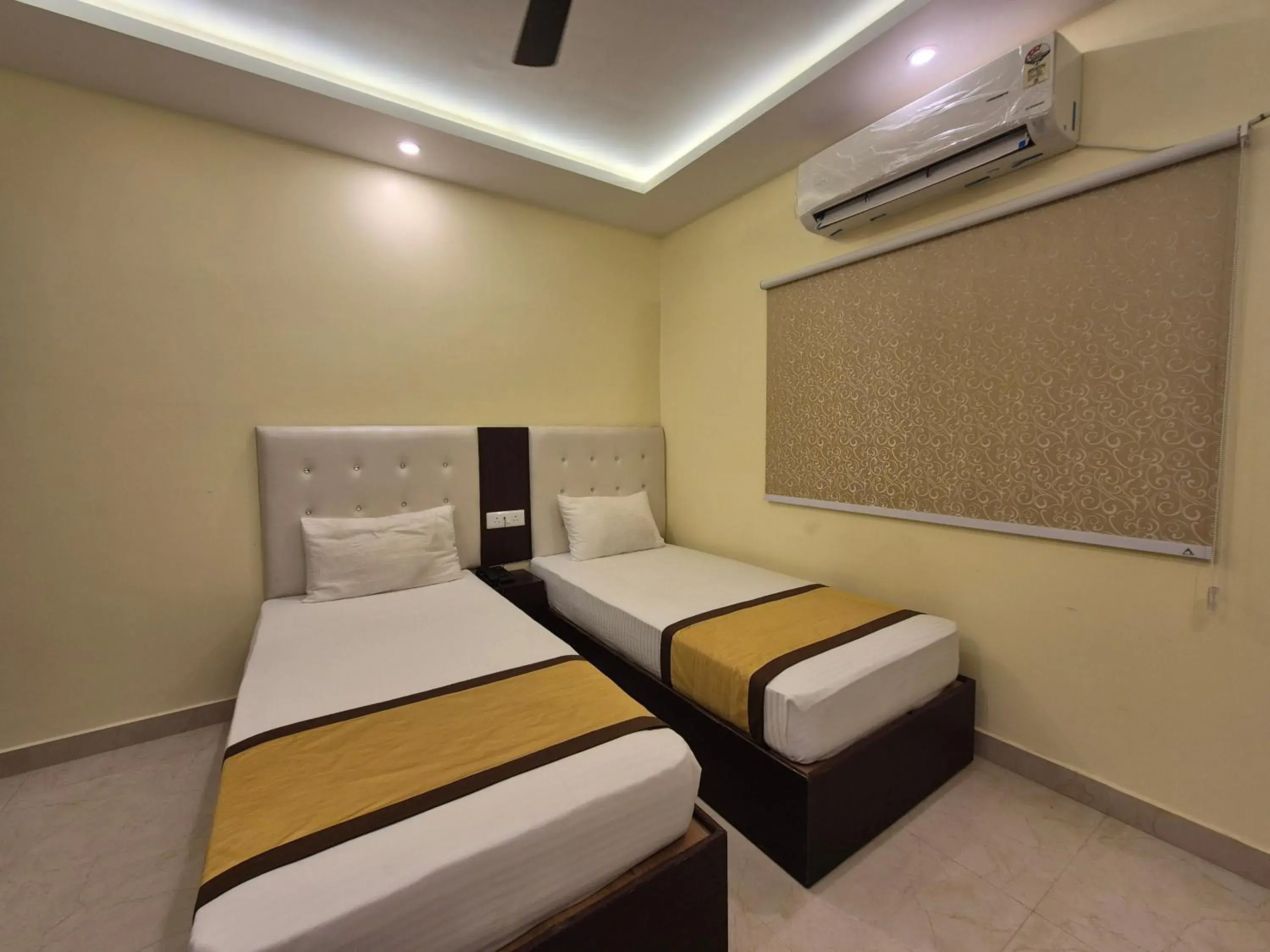 Twin Room in Royal View Residency Twin Room in Royal View Residency